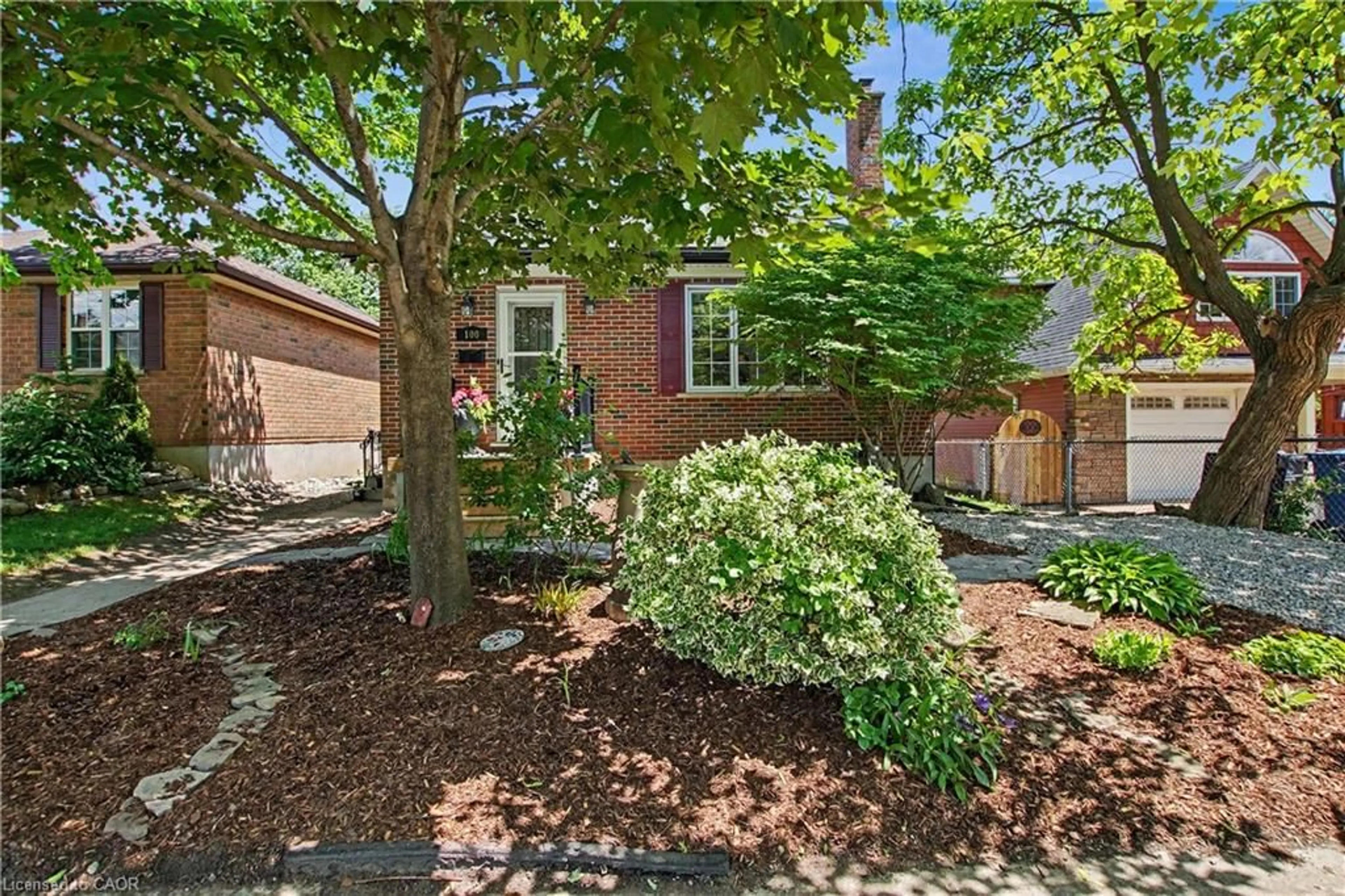 A pic from outside/outdoor area/front of a property/back of a property/a pic from drone, street for 100 Johnston St, Guelph Ontario N1E 5T8