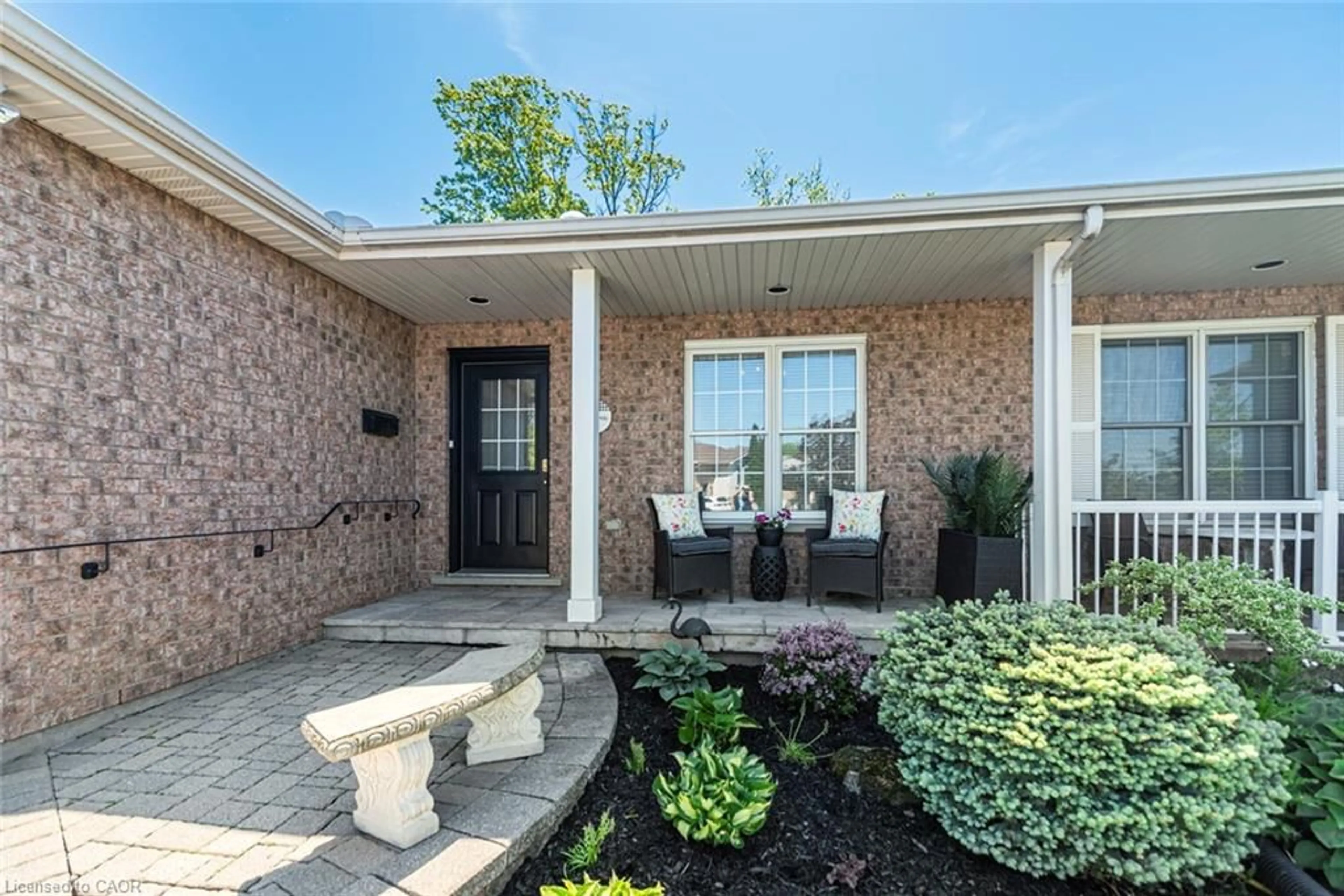 Home with brick exterior material, street for 5132 Mulberry Dr, Beamsville Ontario L3J 0J7