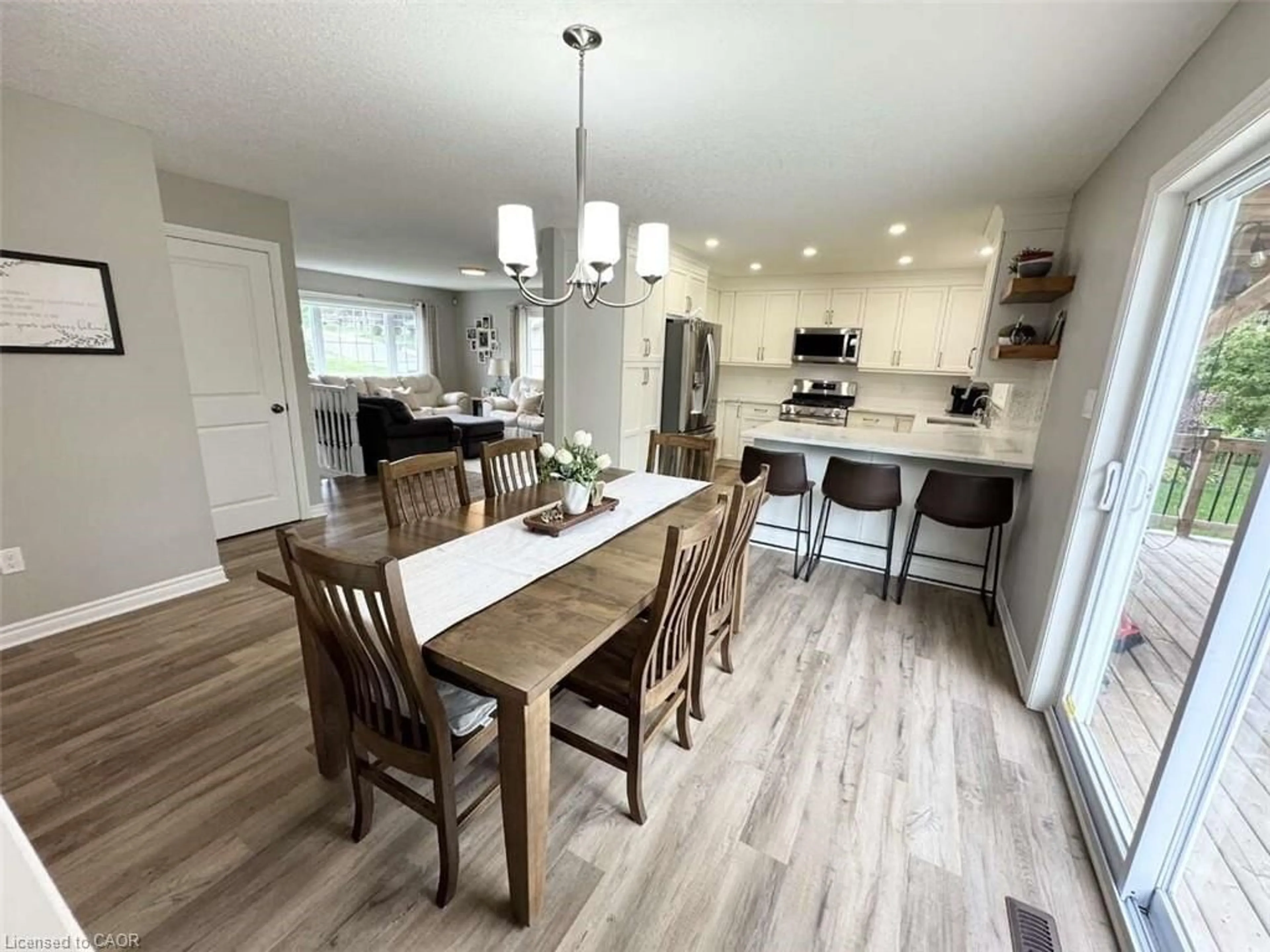 Open concept kitchen, wood/laminate floor for 302 George St, Ingersoll Ontario N5C 1Z6