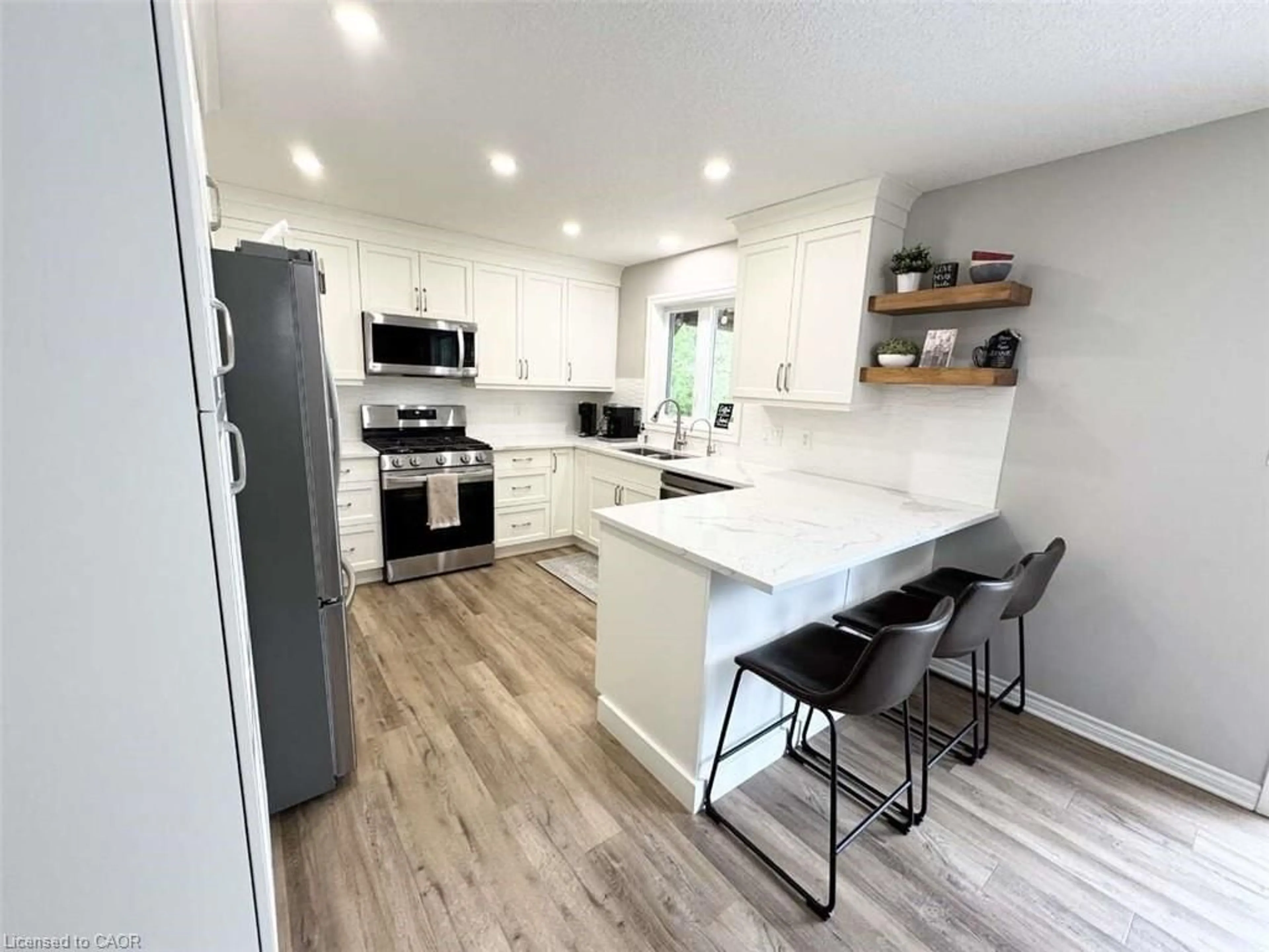 Open concept kitchen, unknown for 302 George St, Ingersoll Ontario N5C 1Z6