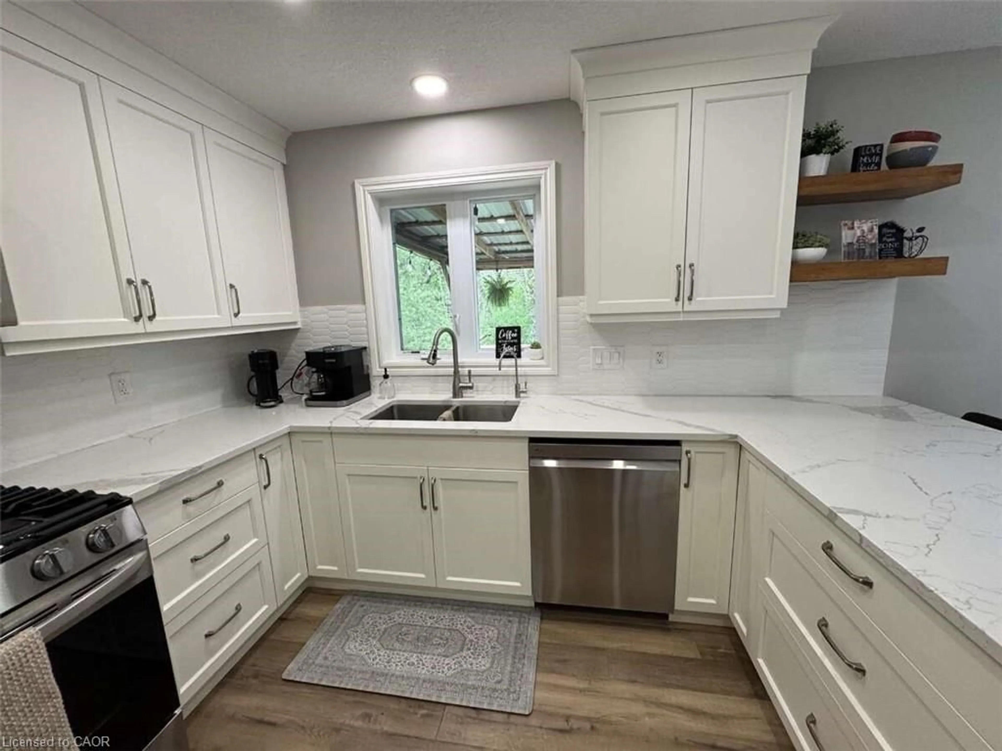Open concept kitchen, ceramic/tile floor for 302 George St, Ingersoll Ontario N5C 1Z6