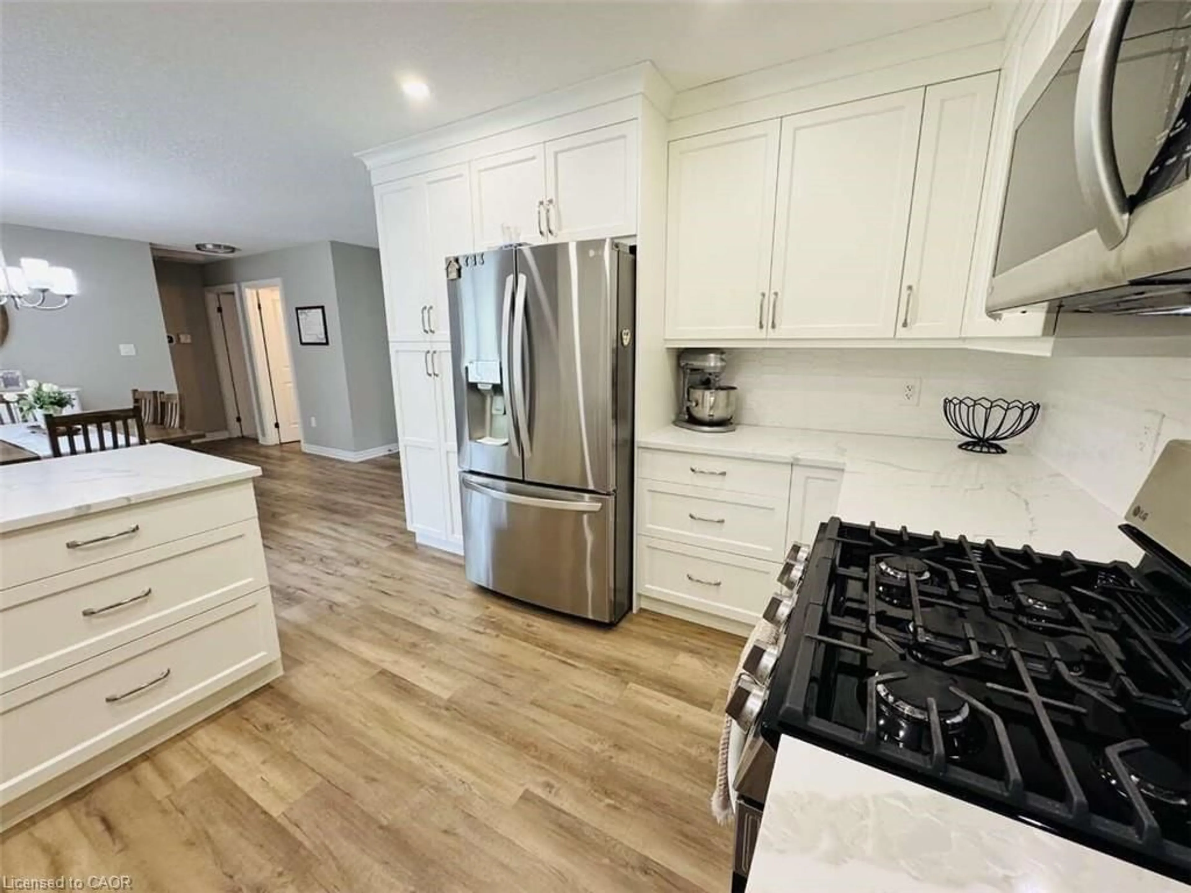 Open concept kitchen, unknown for 302 George St, Ingersoll Ontario N5C 1Z6
