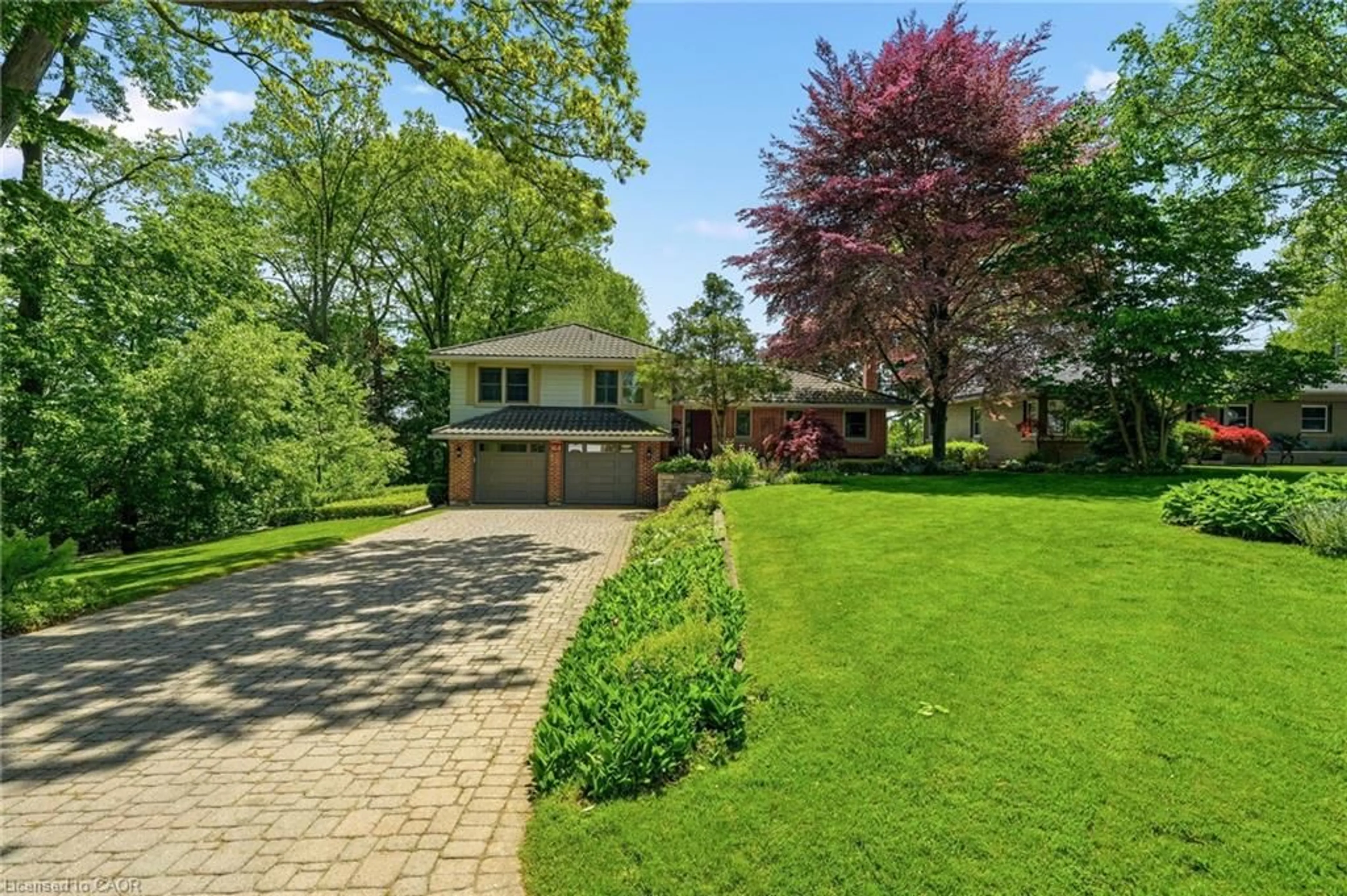 A pic from outside/outdoor area/front of a property/back of a property/a pic from drone, street for 364 Shoreview Rd, Burlington Ontario L7T 2N5
