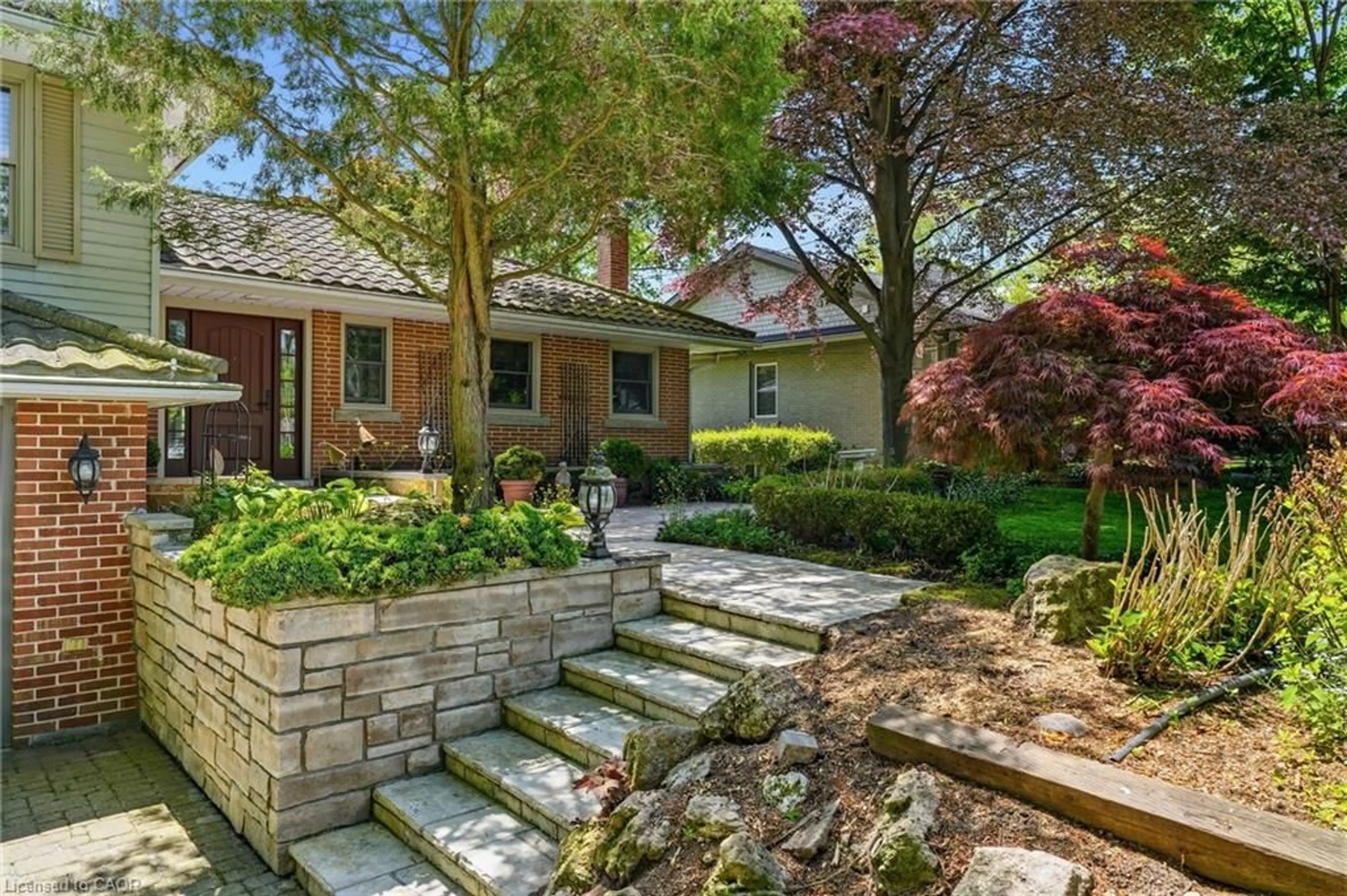 Home with brick exterior material, street for 364 Shoreview Rd, Burlington Ontario L7T 2N5