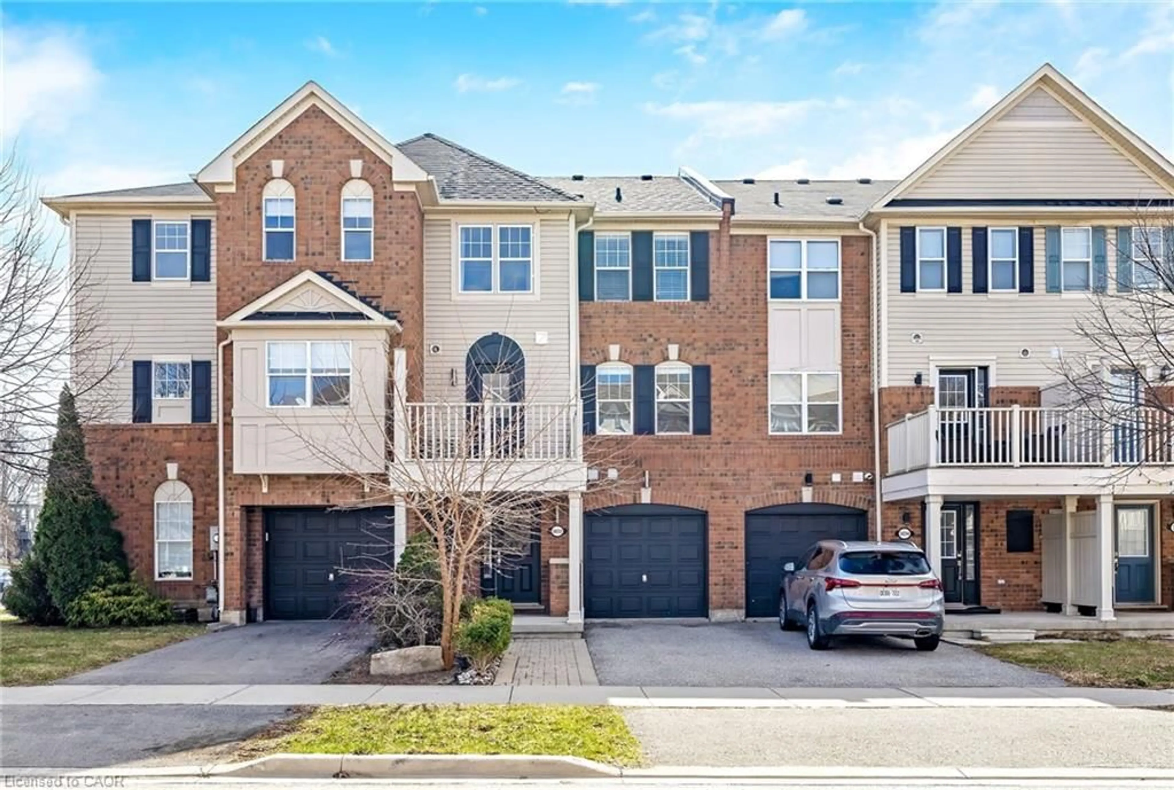 Home with brick exterior material, street for 3032 Drumloch Cir, Oakville Ontario L6M 5H8