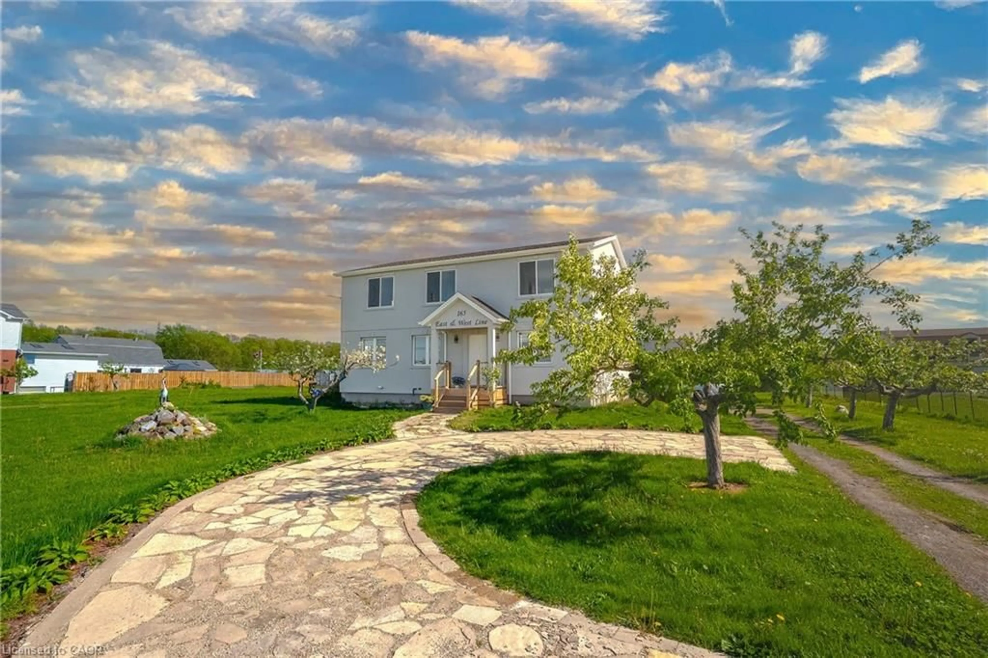 A pic from outside/outdoor area/front of a property/back of a property/a pic from drone, unknown for 165 East West Line Line, Niagara-on-the-Lake Ontario L0S 1J0