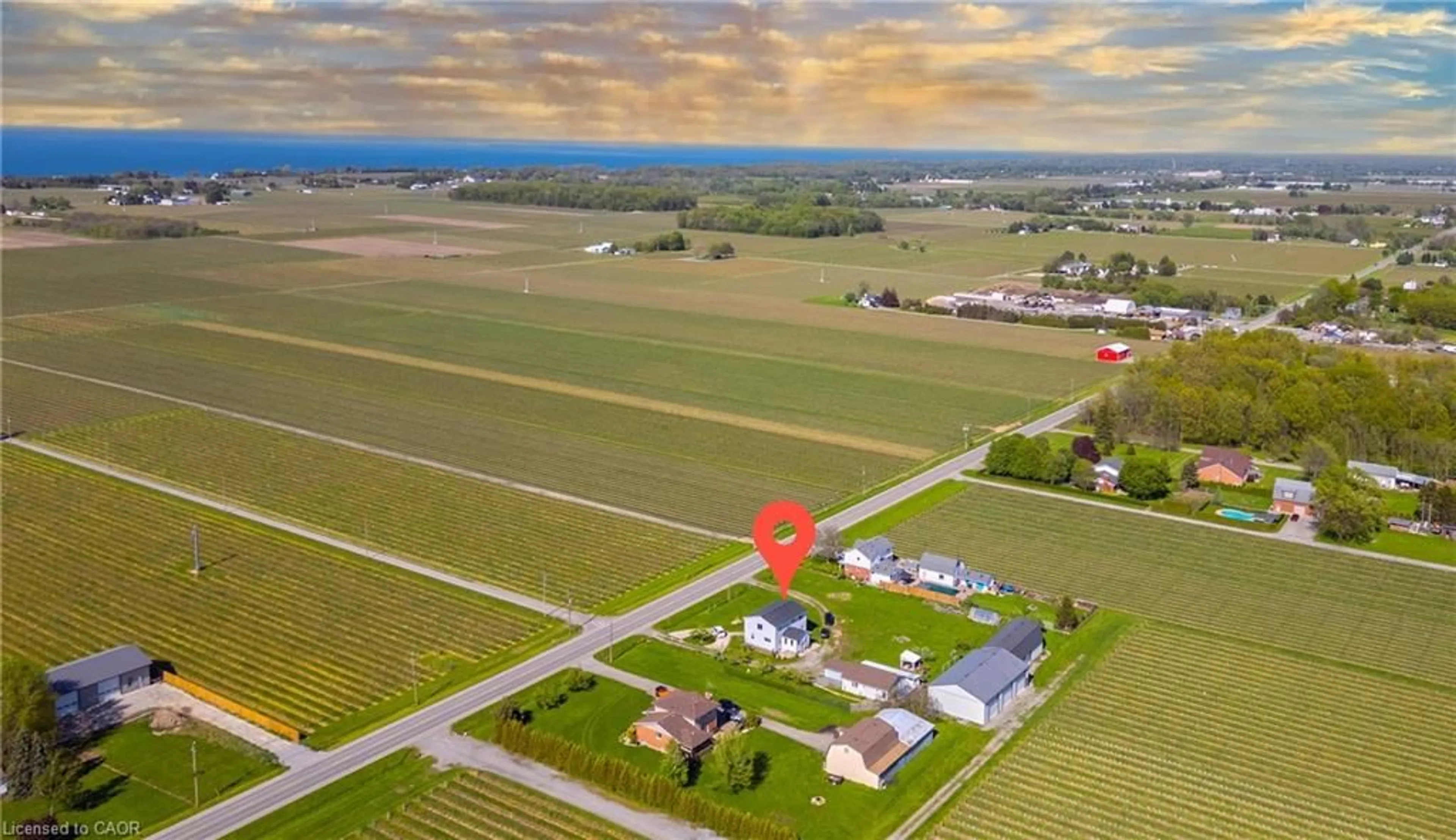 A pic from outside/outdoor area/front of a property/back of a property/a pic from drone, unknown for 165 East West Line Line, Niagara-on-the-Lake Ontario L0S 1J0