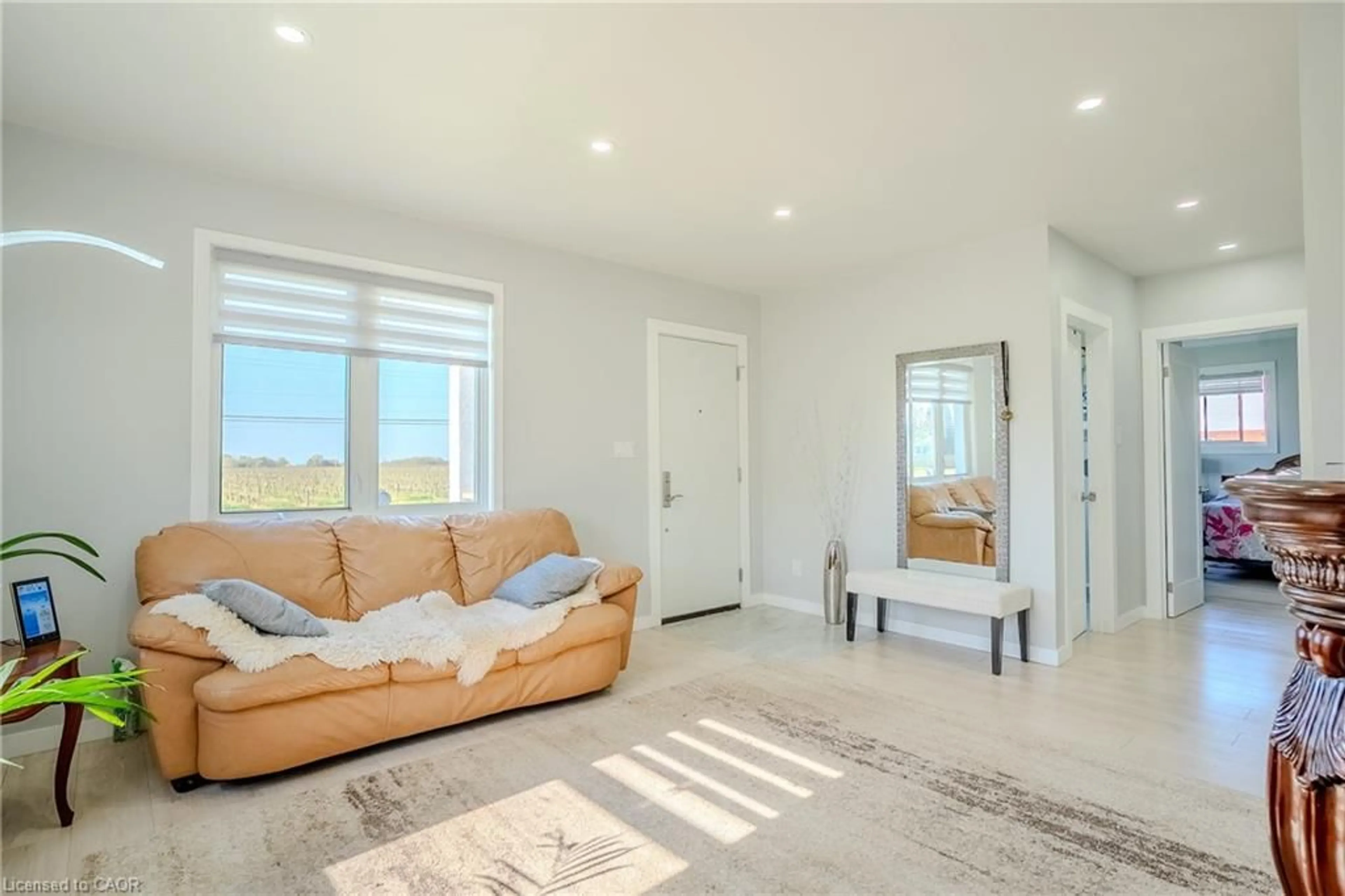 Living room with furniture, unknown for 165 East West Line Line, Niagara-on-the-Lake Ontario L0S 1J0