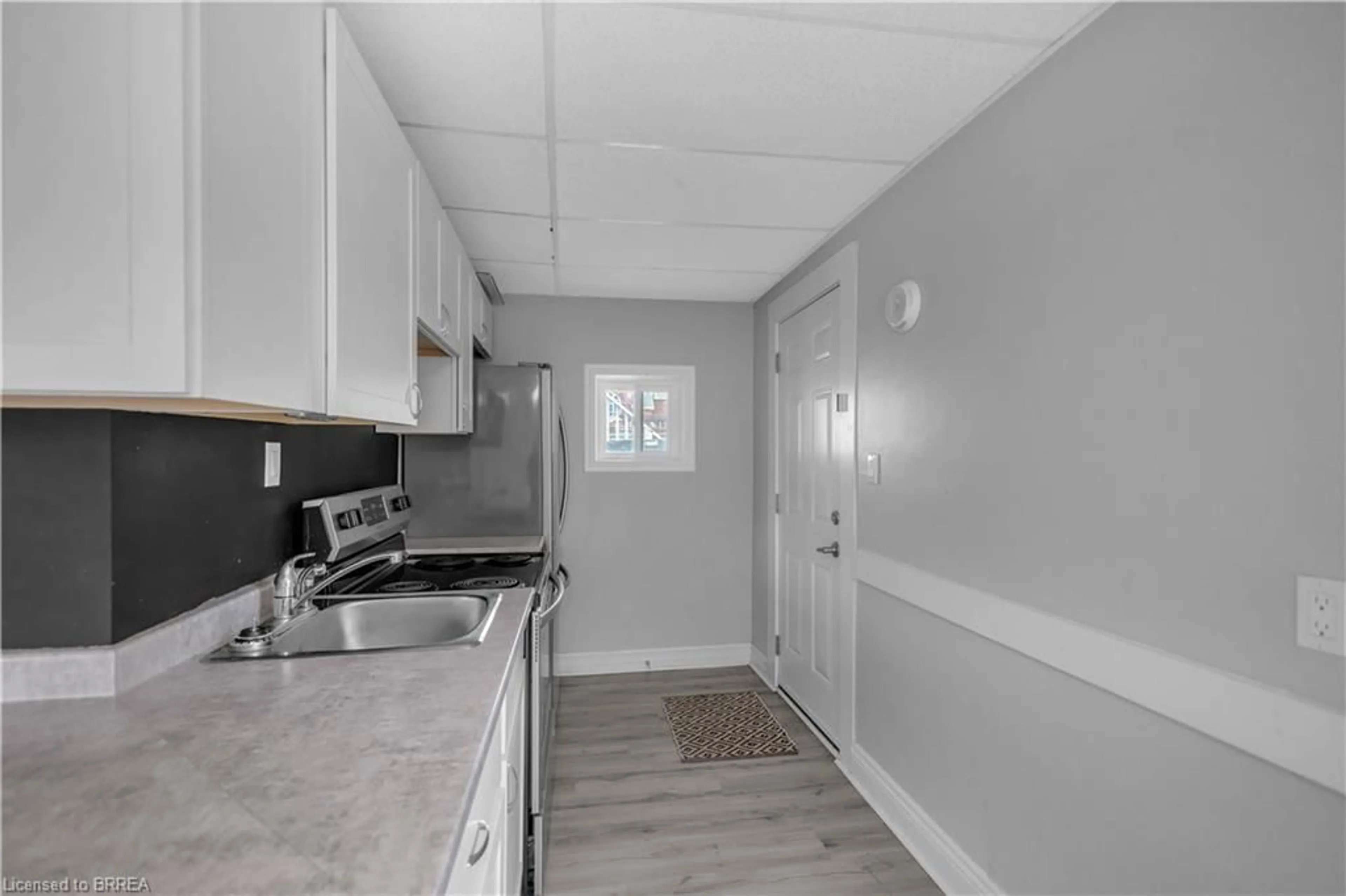 Standard kitchen, unknown for 67 Cayuga St, Brantford Ontario N3S 1W7