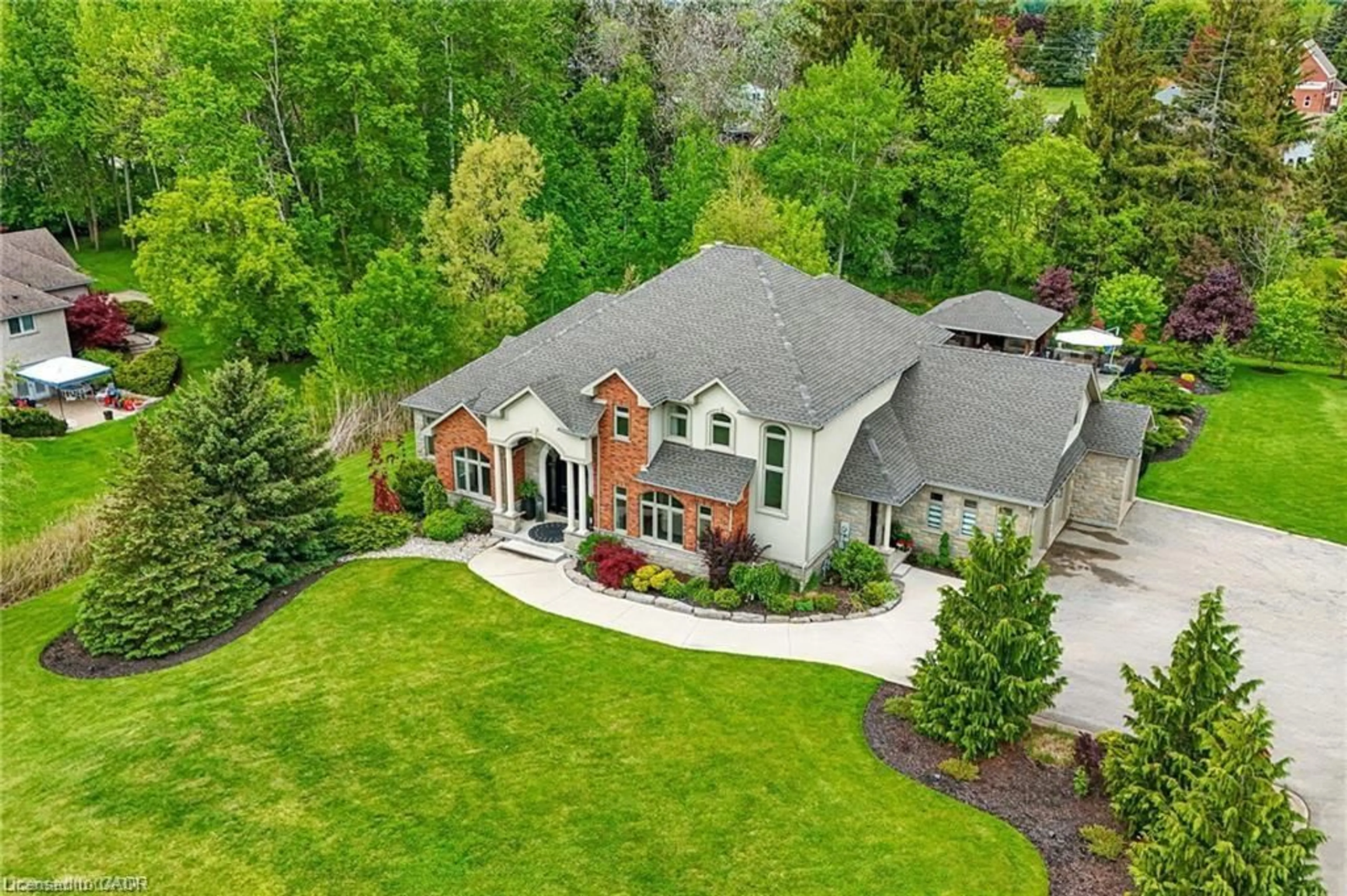 A pic from outside/outdoor area/front of a property/back of a property/a pic from drone, unknown for 85 Reinhart Pl, Petersburg Ontario N0B 2H0