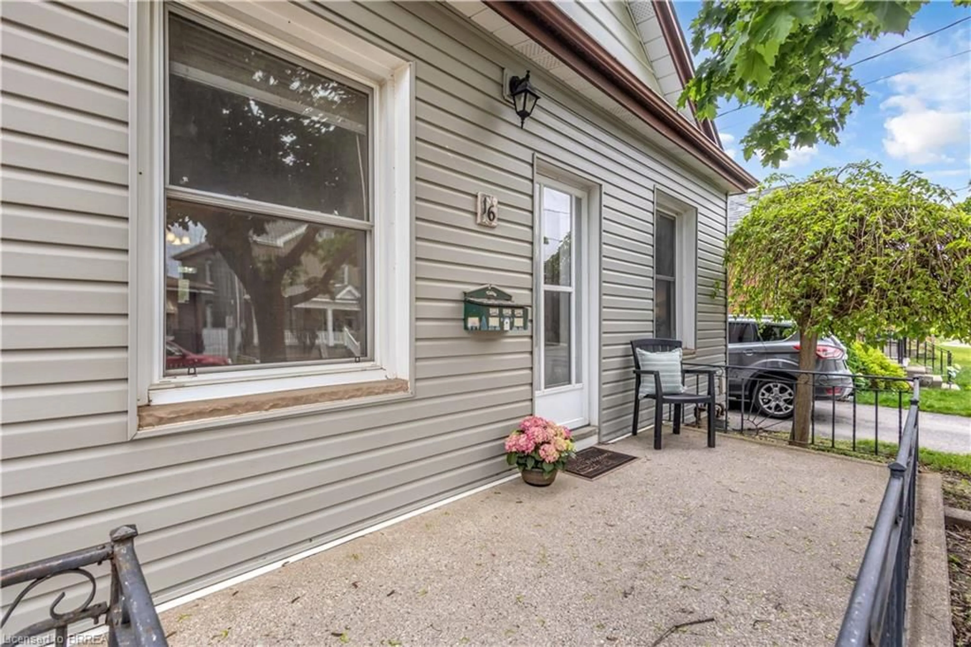Patio, street for 16 Ruth St, Brantford Ontario N3S 1L6