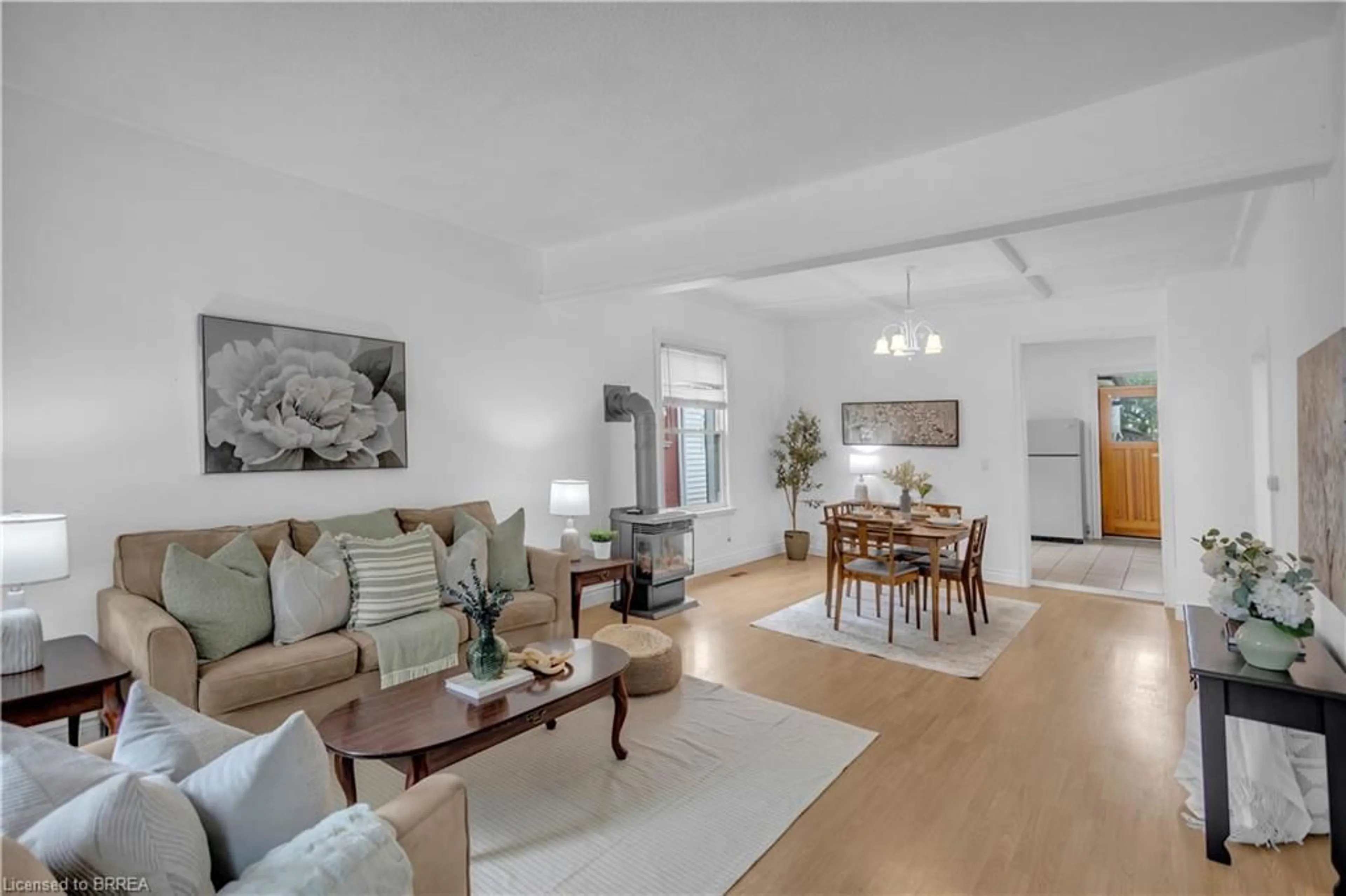 Living room with furniture, unknown for 16 Ruth St, Brantford Ontario N3S 1L6