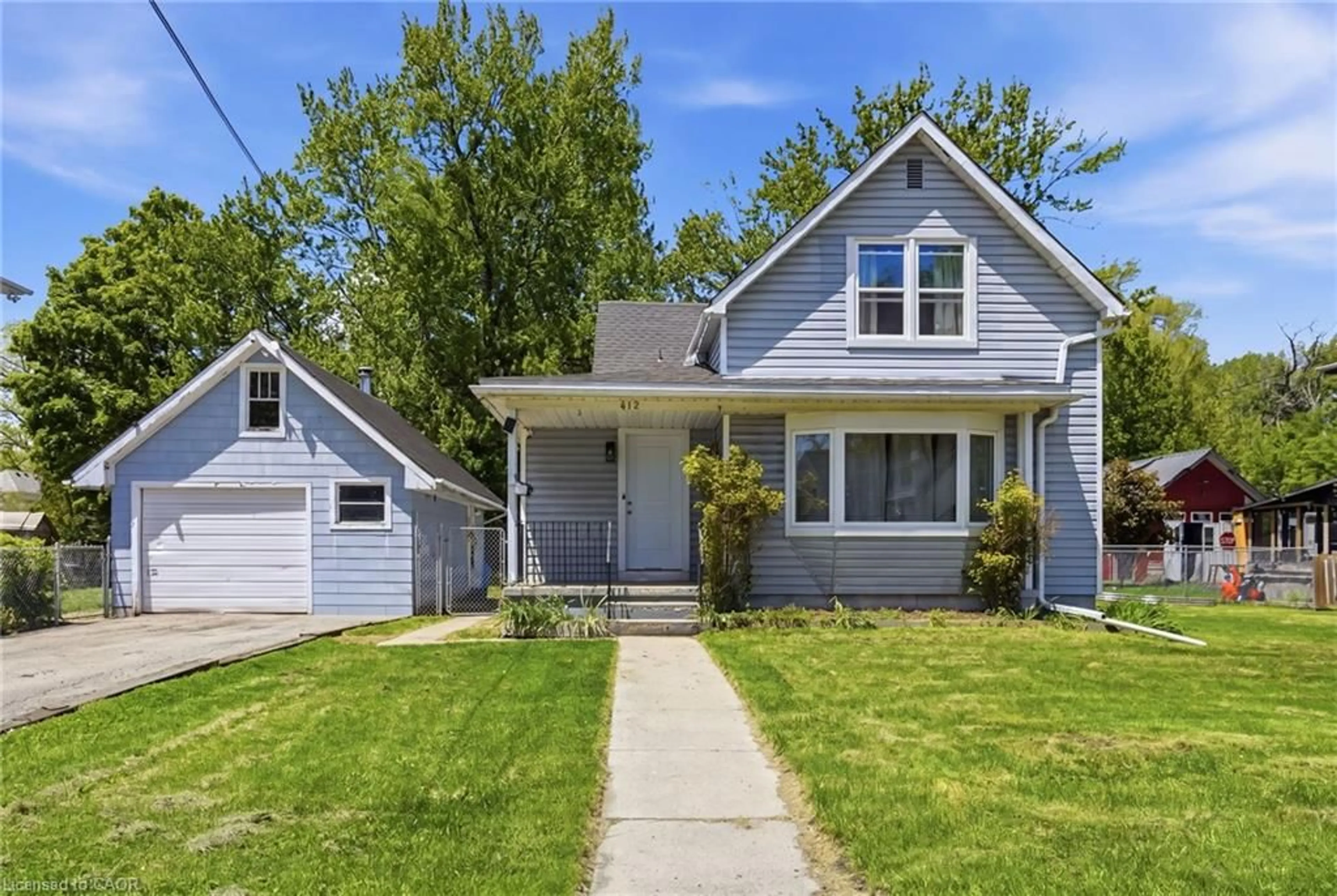 Home with vinyl exterior material, street for 412 Helena St, Dunnville Ontario N1A 2T2