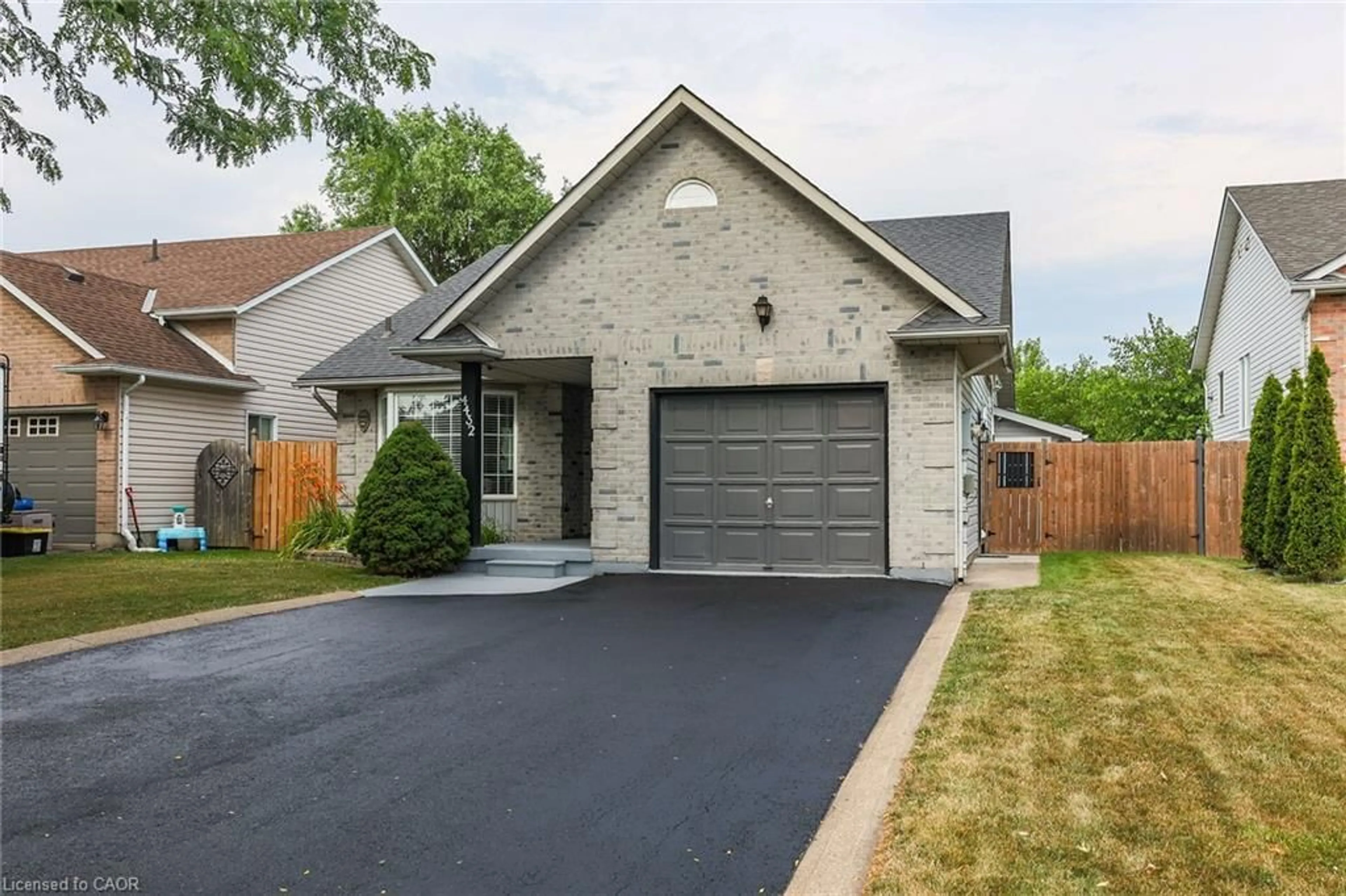 Home with brick exterior material, street for 4432 Dennis Ave, Beamsville Ontario L3J 0E3