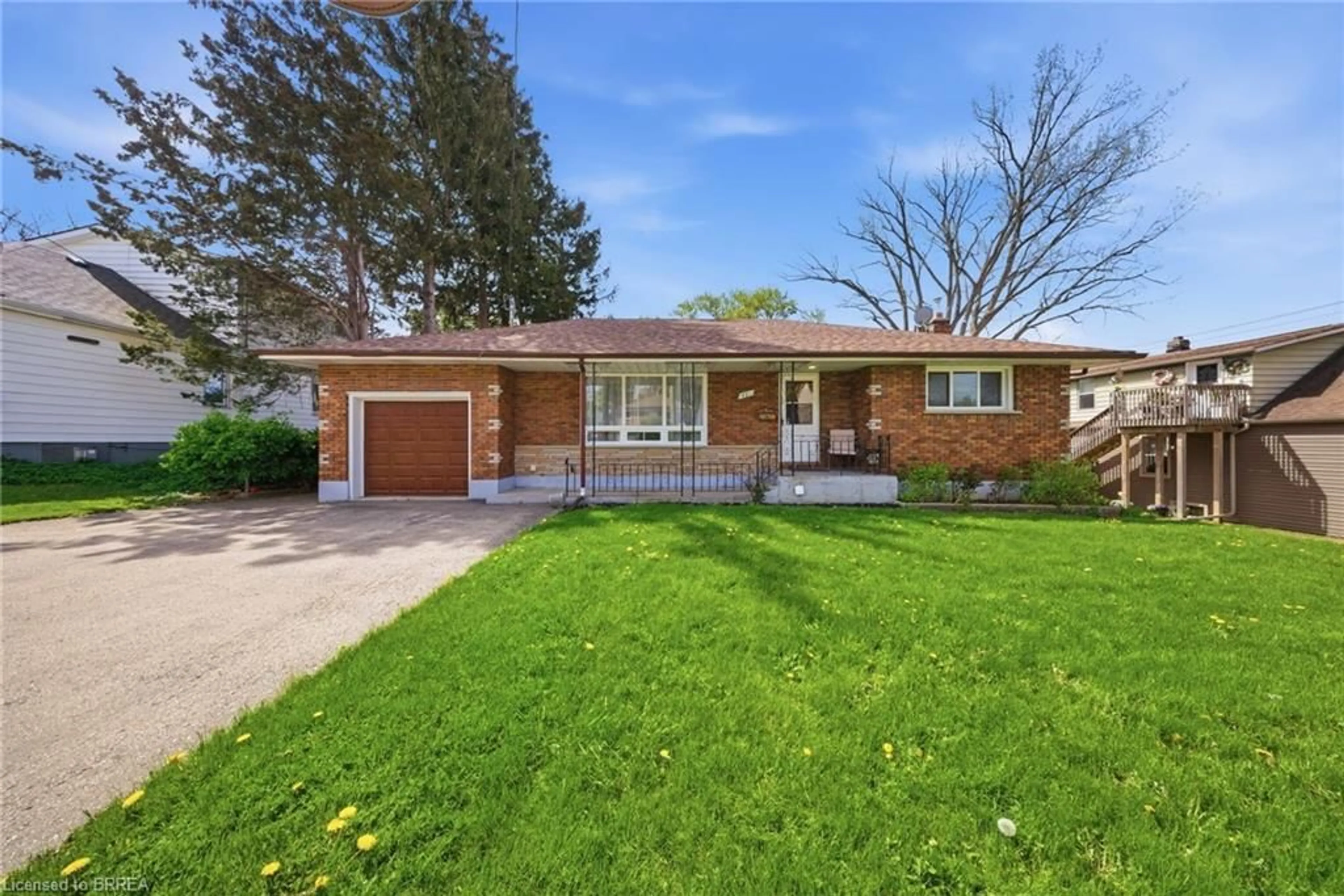 Home with brick exterior material, street for 401 Nelson St, Brantford Ontario N3S 4E9