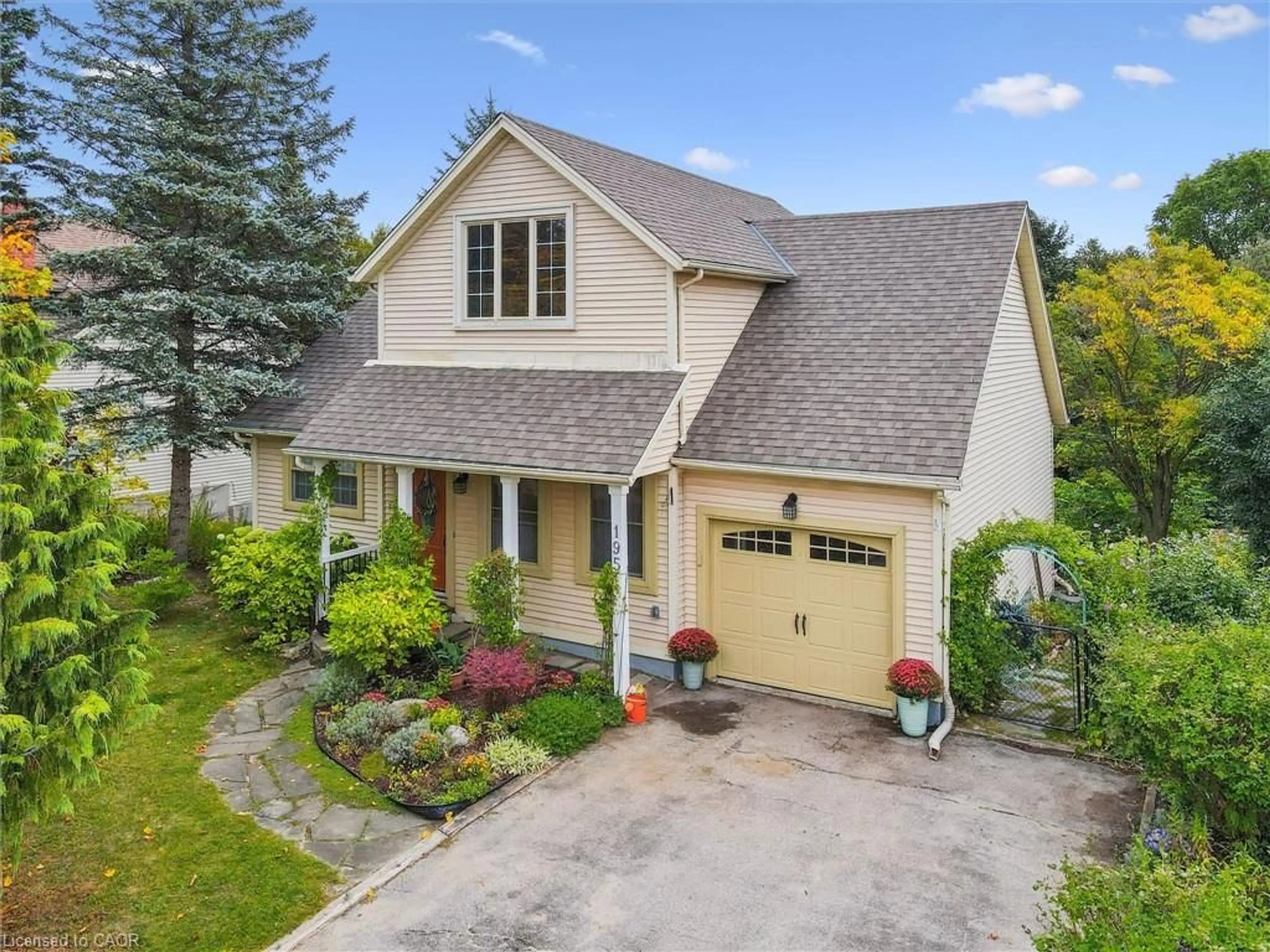 Home with vinyl exterior material, street for 195 Jackson St, Rockwood Ontario N0B 2K0
