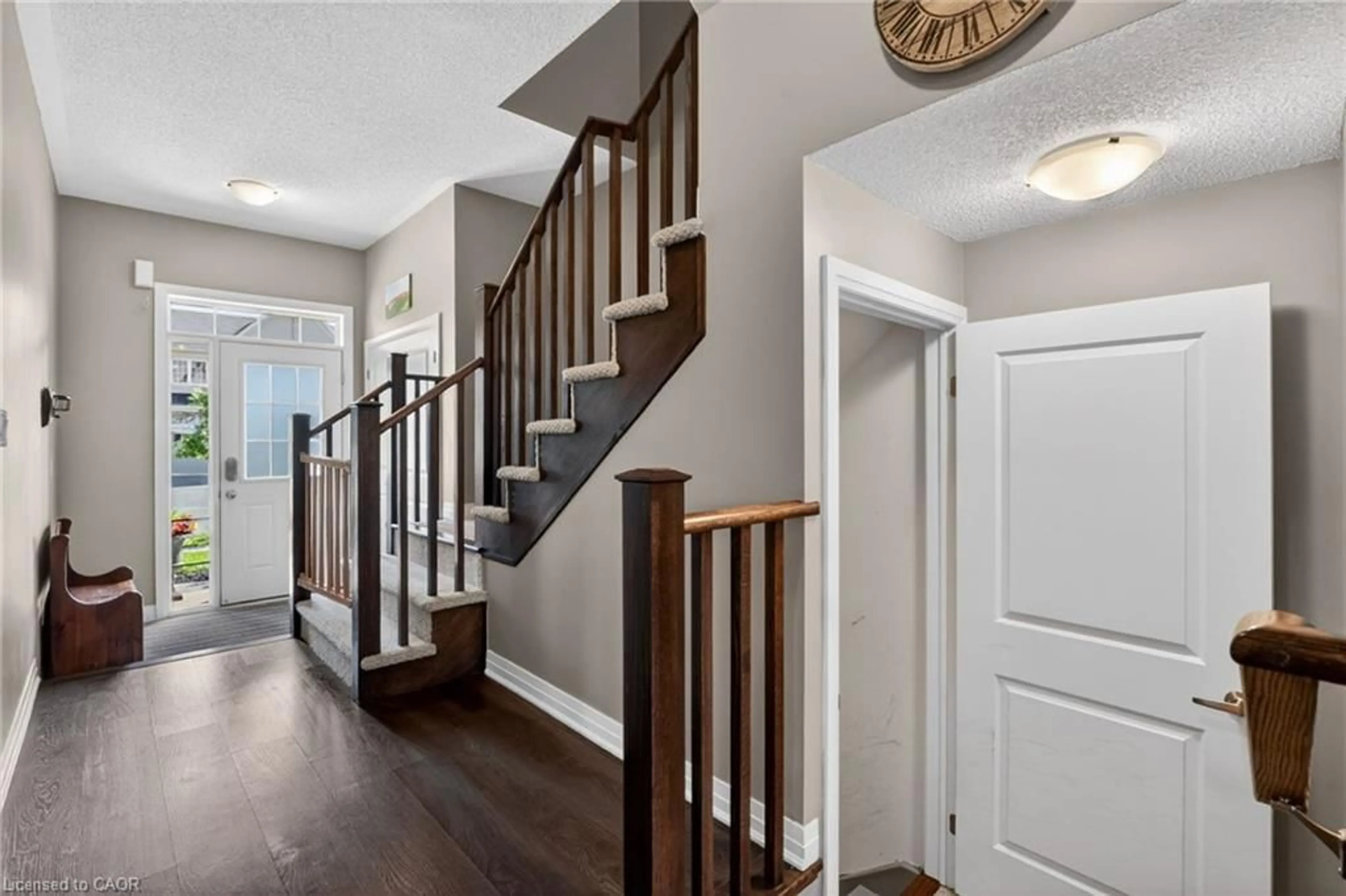 Indoor entryway for 4071 Fracchioni Dr, Beamsville Ontario L3J 0R5