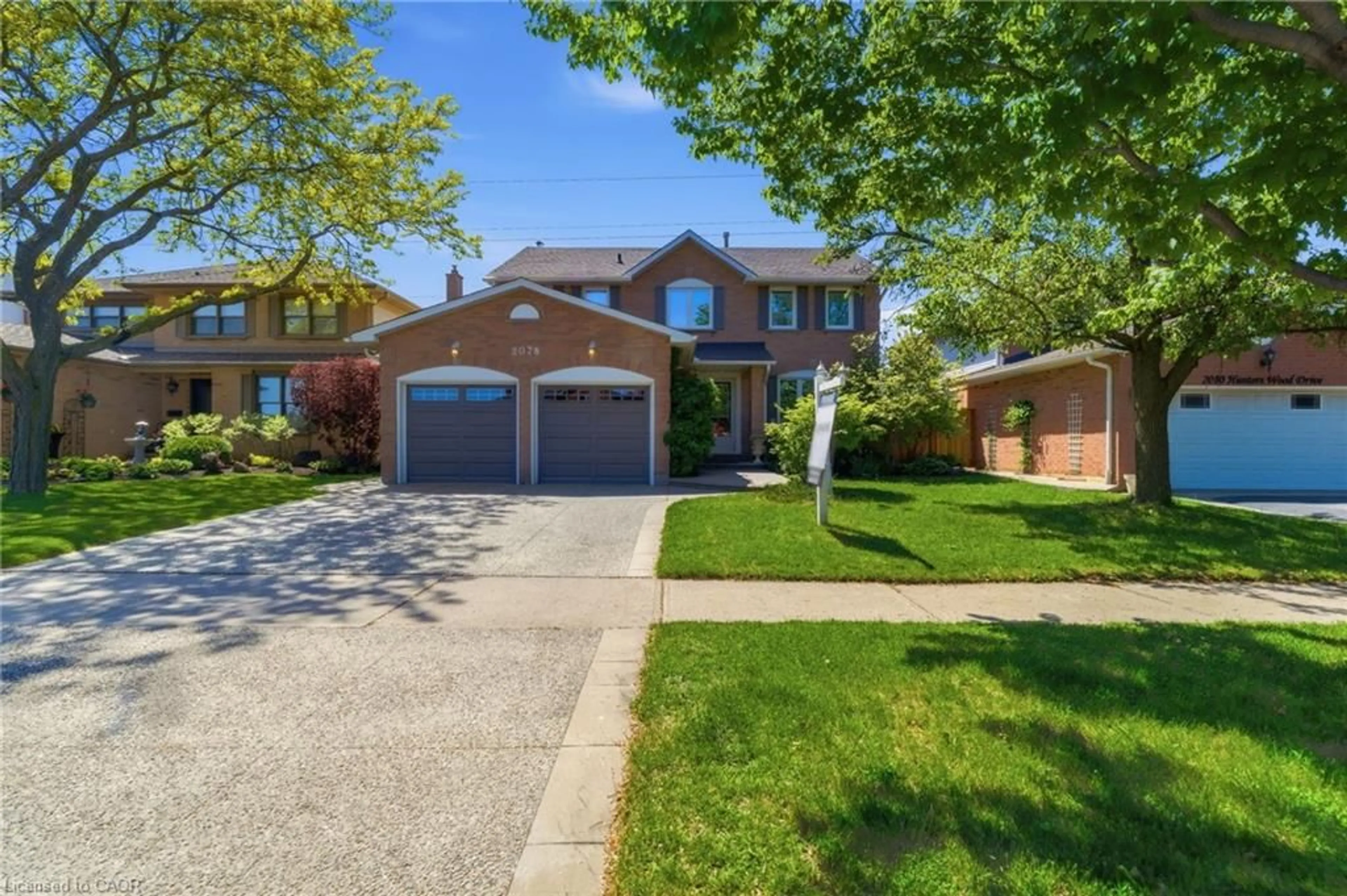 Home with brick exterior material, street for 2078 Hunters Wood Dr, Burlington Ontario L7M 2T2