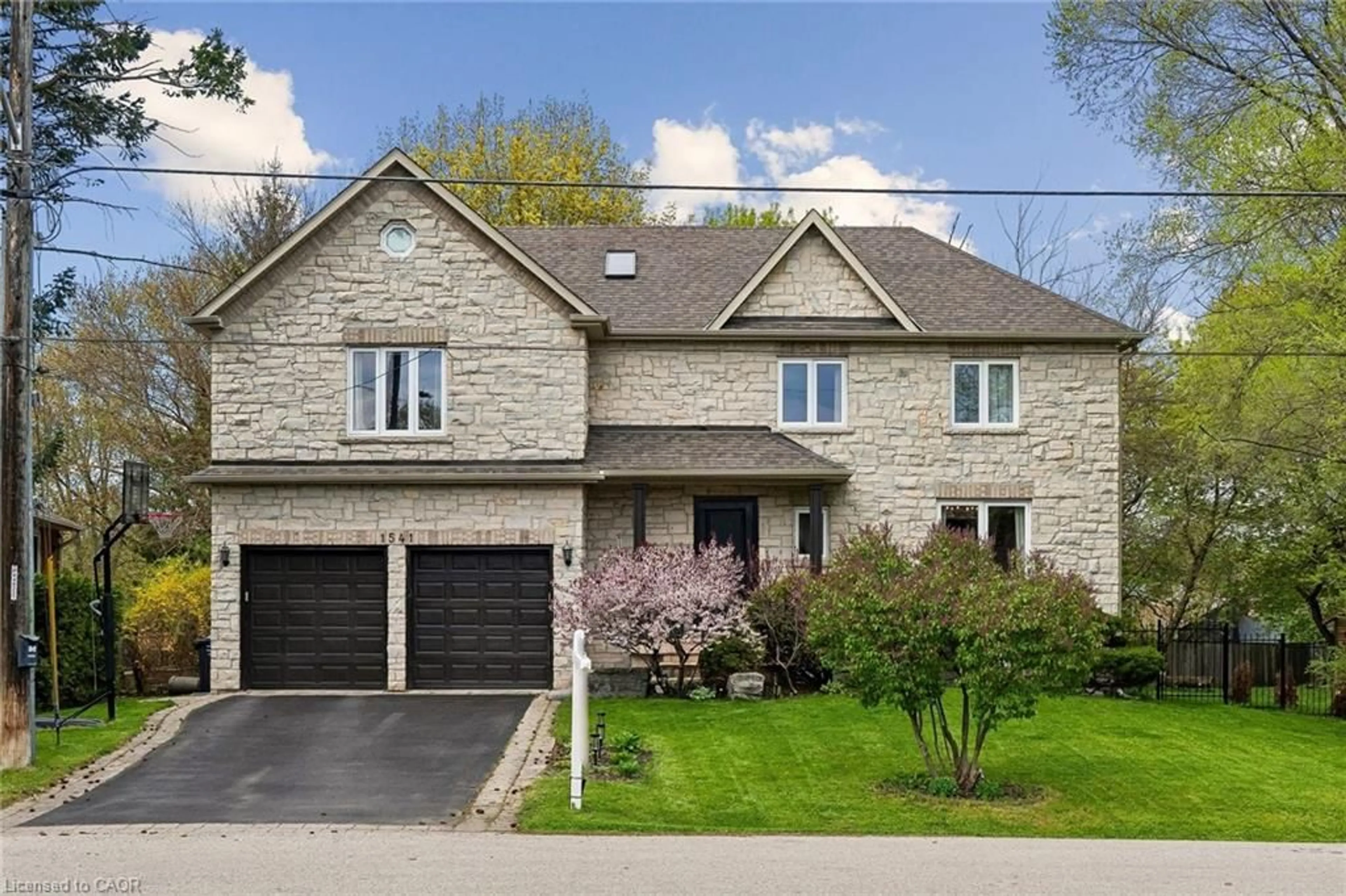 Home with brick exterior material, street for 1541 Garnet Ave, Mississauga Ontario L5G 4C7