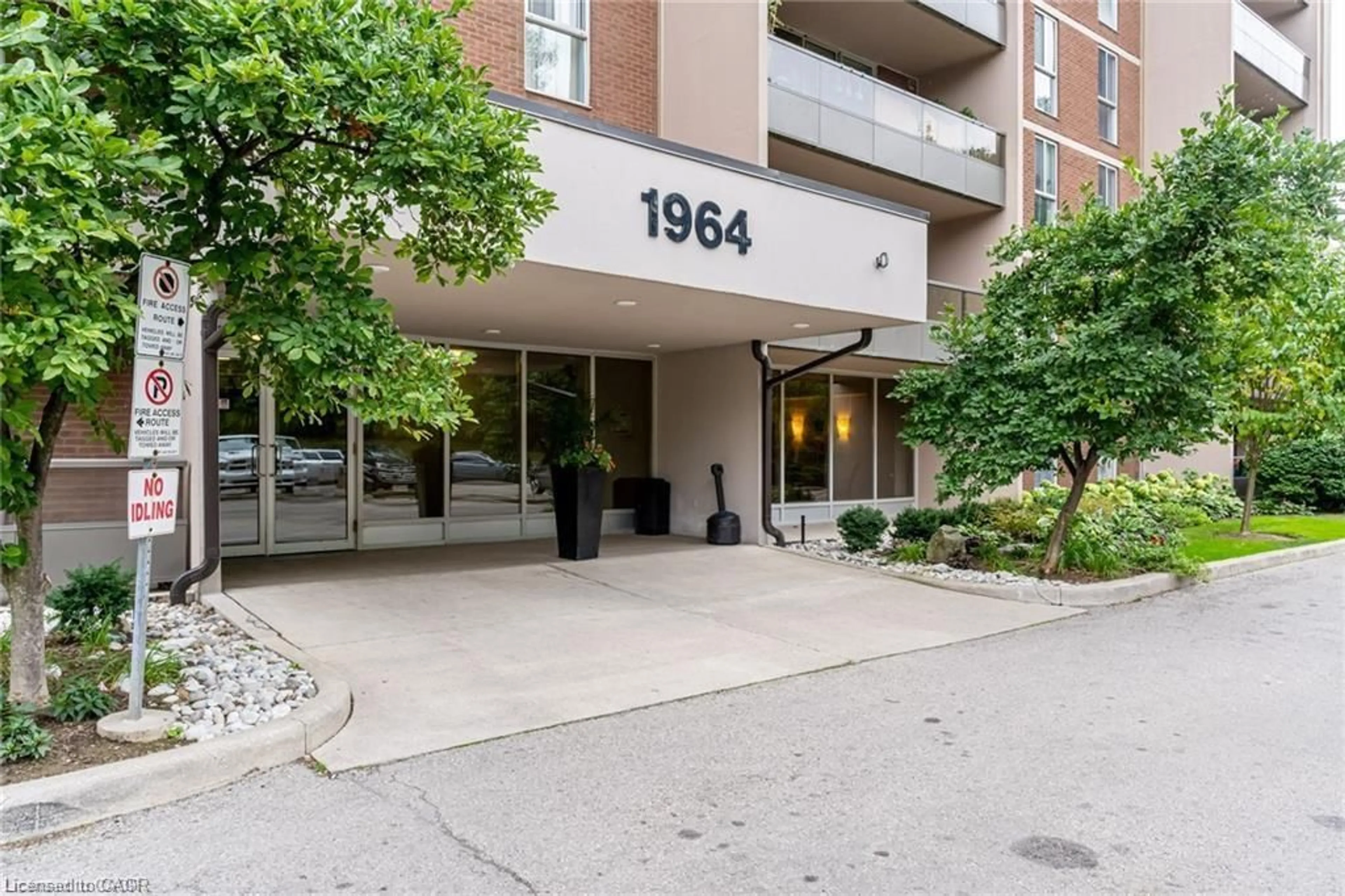 Unknown for 1964 Main St #407, Hamilton Ontario L8S 1J5