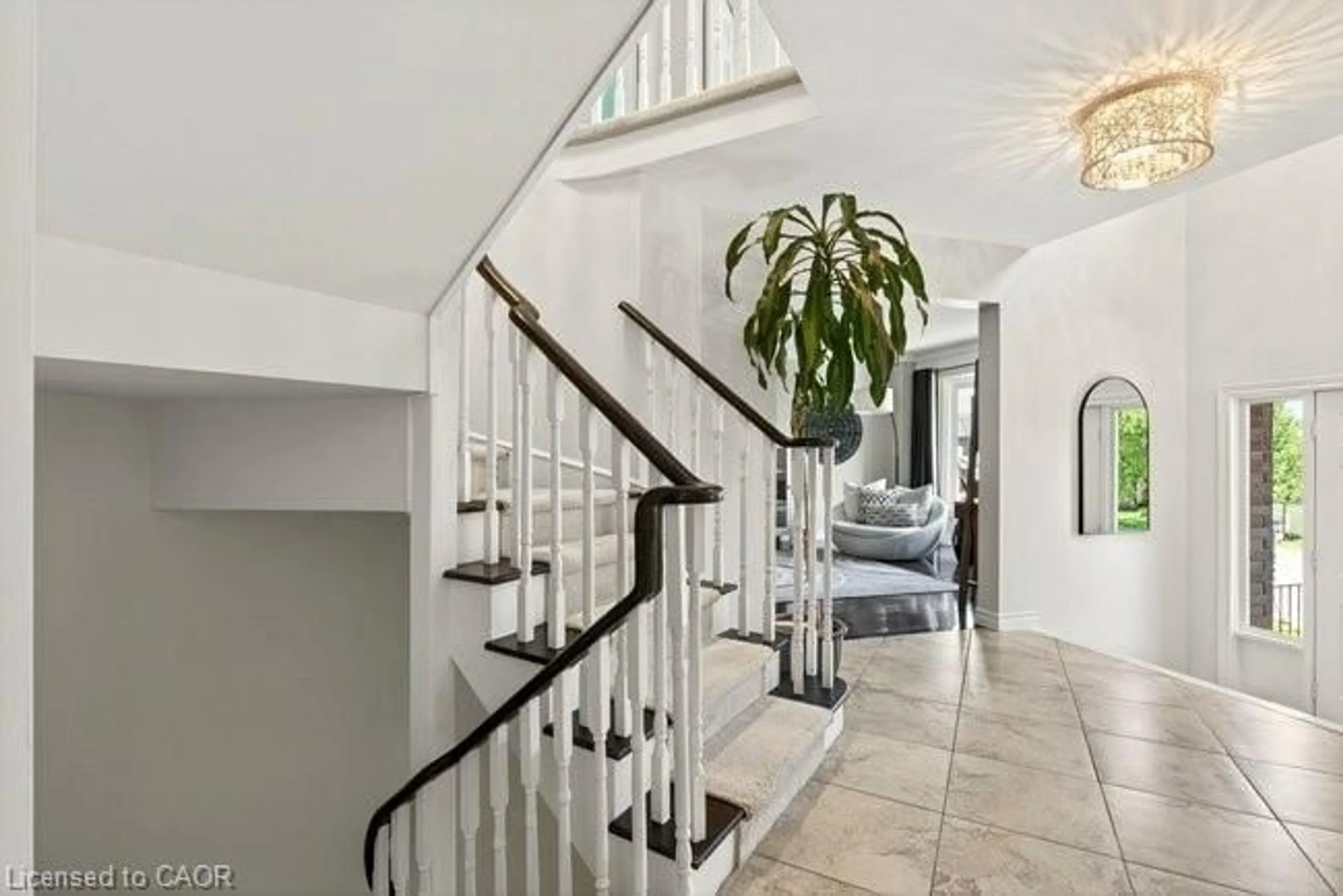 Indoor foyer for 38 Sundrop Crt, Ancaster Ontario L9K 1G5