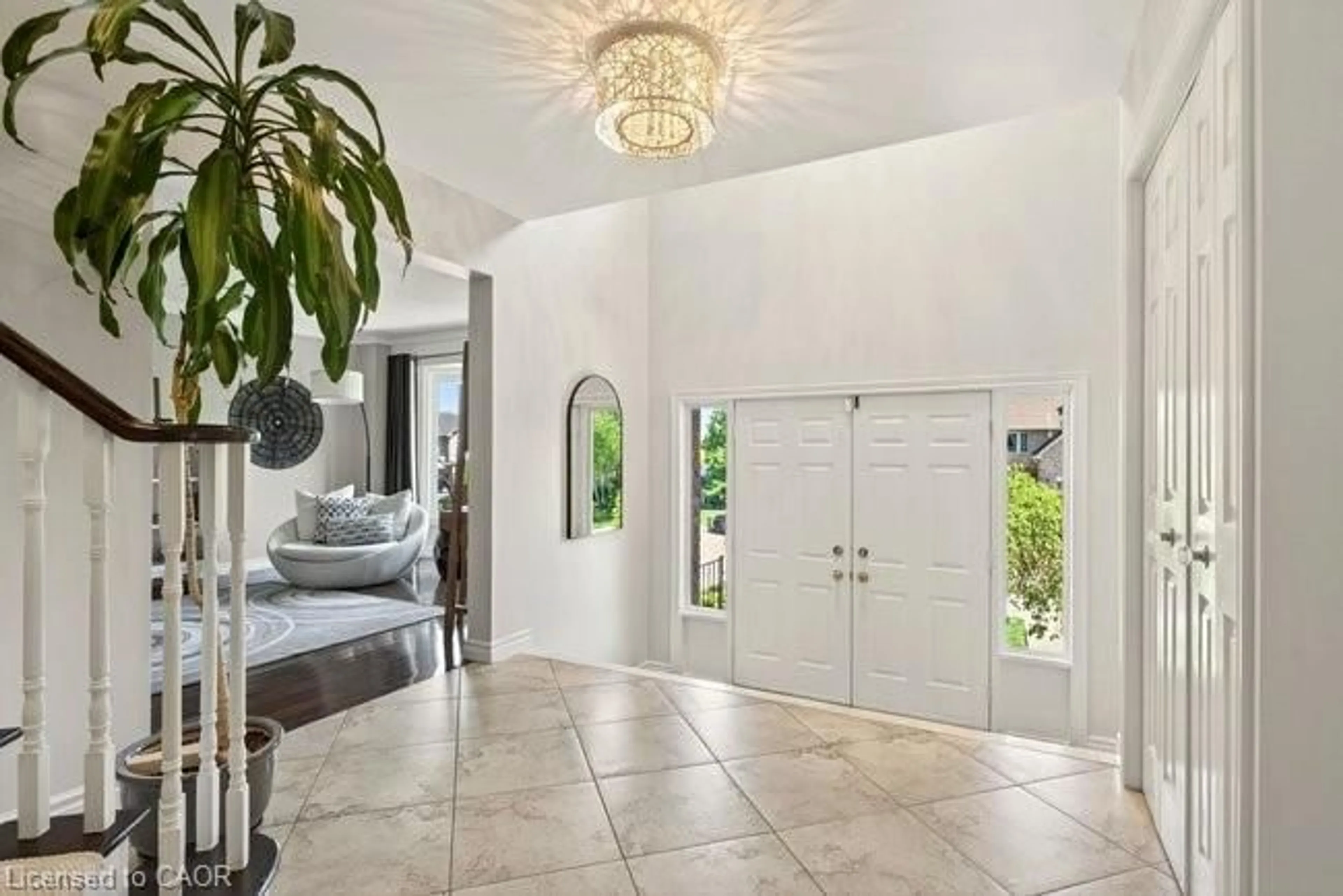Indoor entryway for 38 Sundrop Crt, Ancaster Ontario L9K 1G5