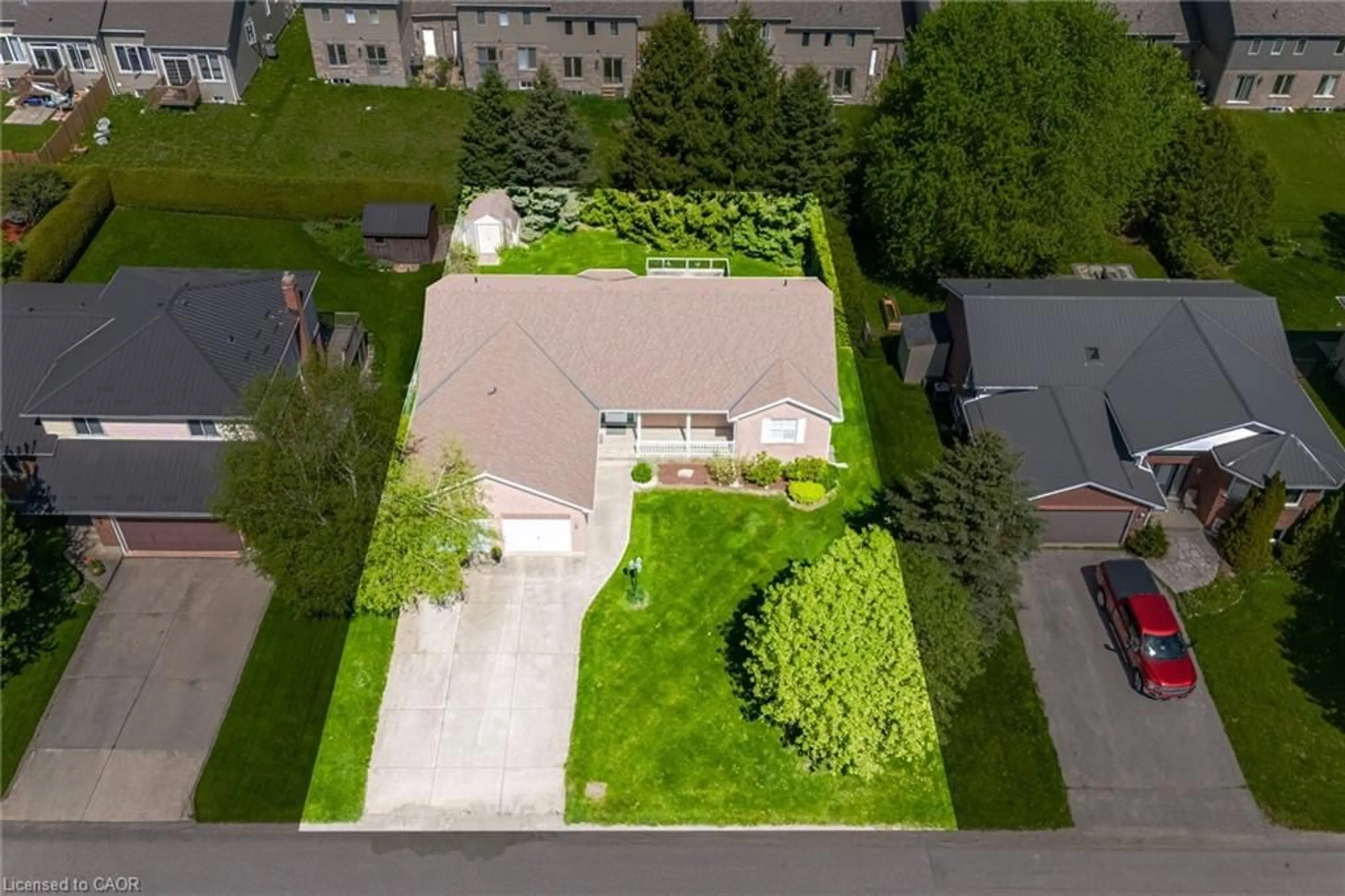 A pic from outside/outdoor area/front of a property/back of a property/a pic from drone, street for 71 Grayview Dr, Grey Highlands Ontario N0C 1H0
