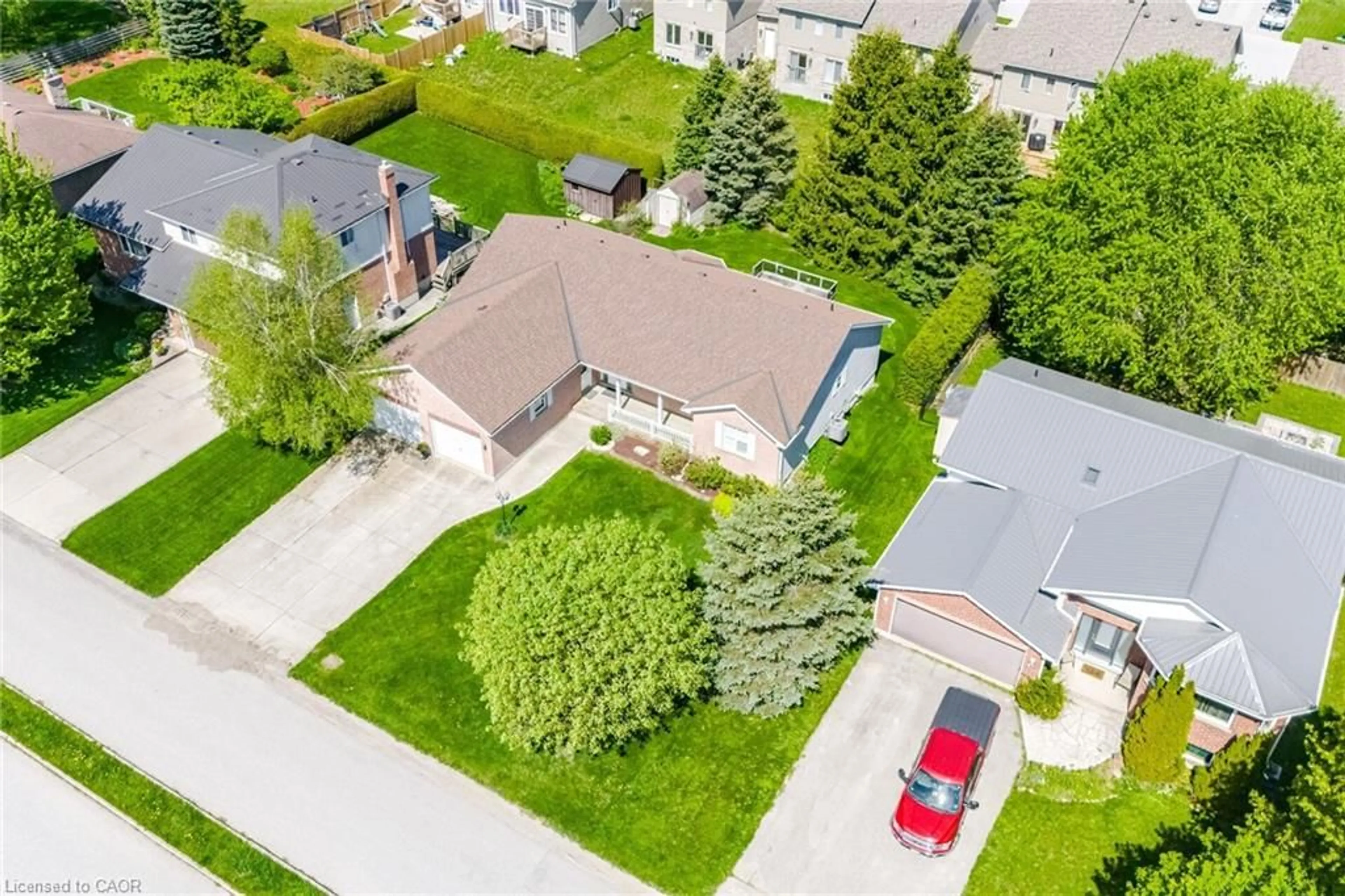 A pic from outside/outdoor area/front of a property/back of a property/a pic from drone, street for 71 Grayview Dr, Grey Highlands Ontario N0C 1H0