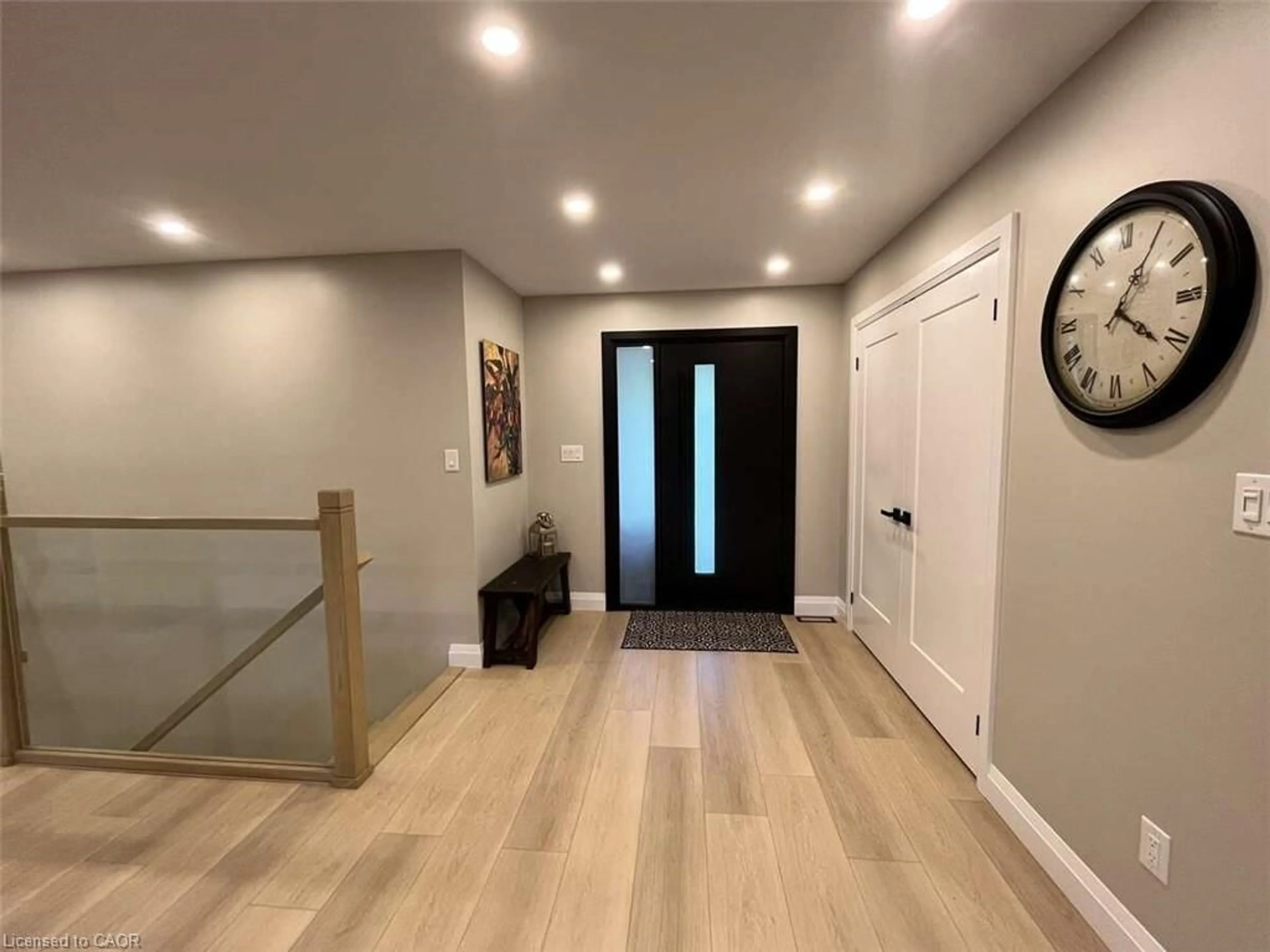 Indoor foyer for 25350 C Hwy 62, Bancroft Ontario K0L 2L0