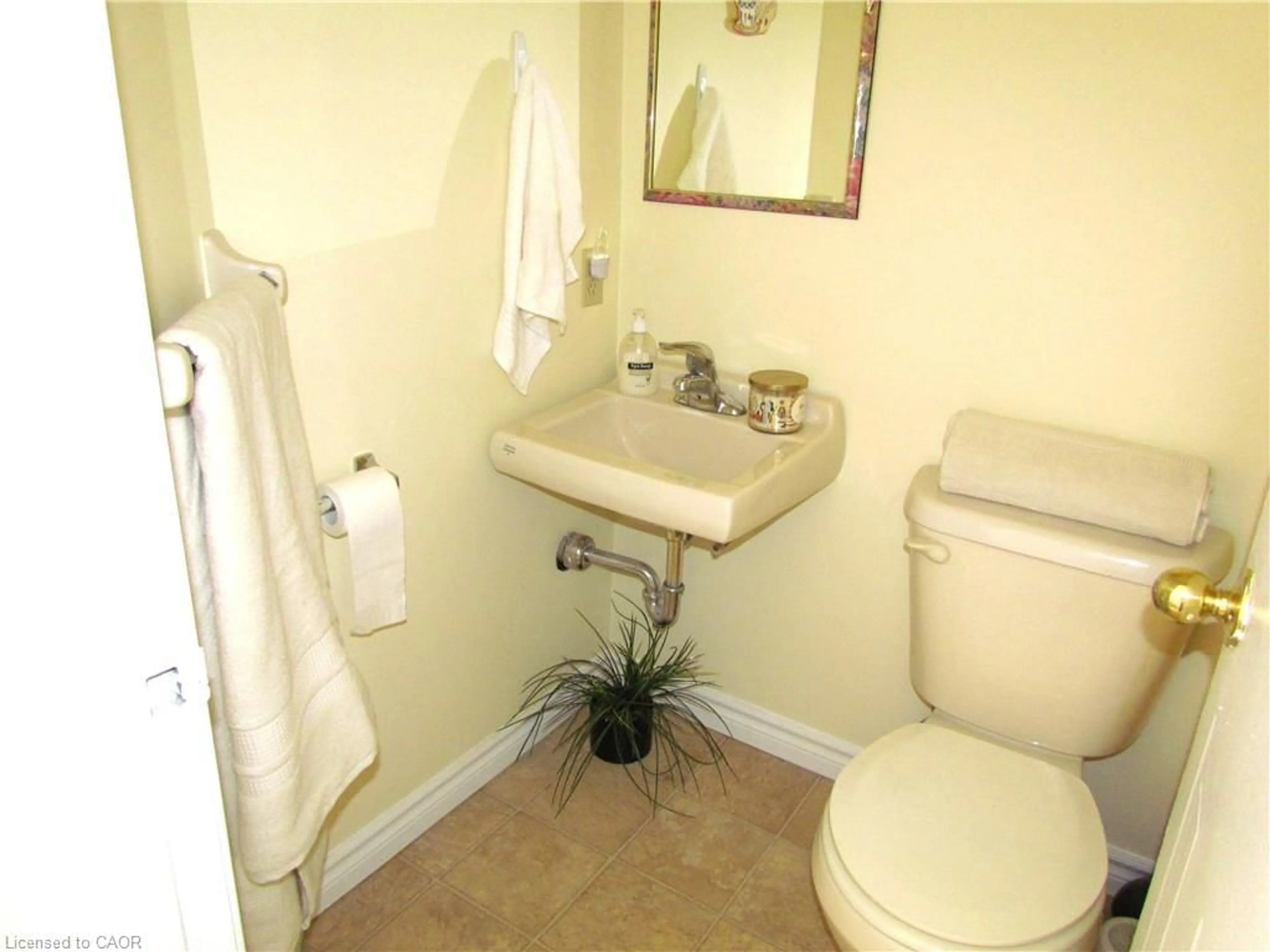 Standard bathroom, unknown for 380 Quarterline Rd #9, Tillsonburg Ontario N4G 5L5