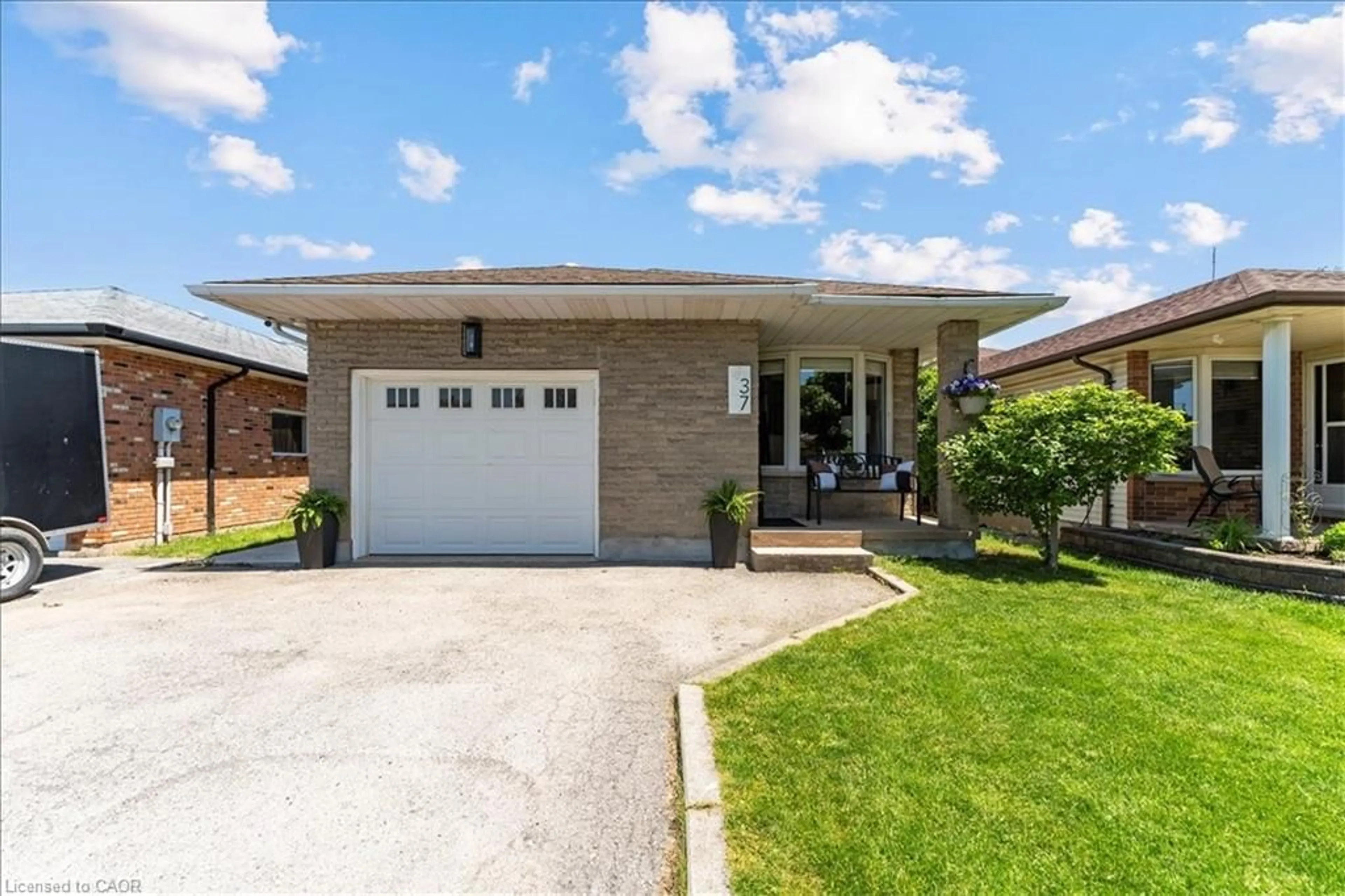 Home with brick exterior material, street for 37 Northridge Dr, Lincoln Ontario L0R 2A0