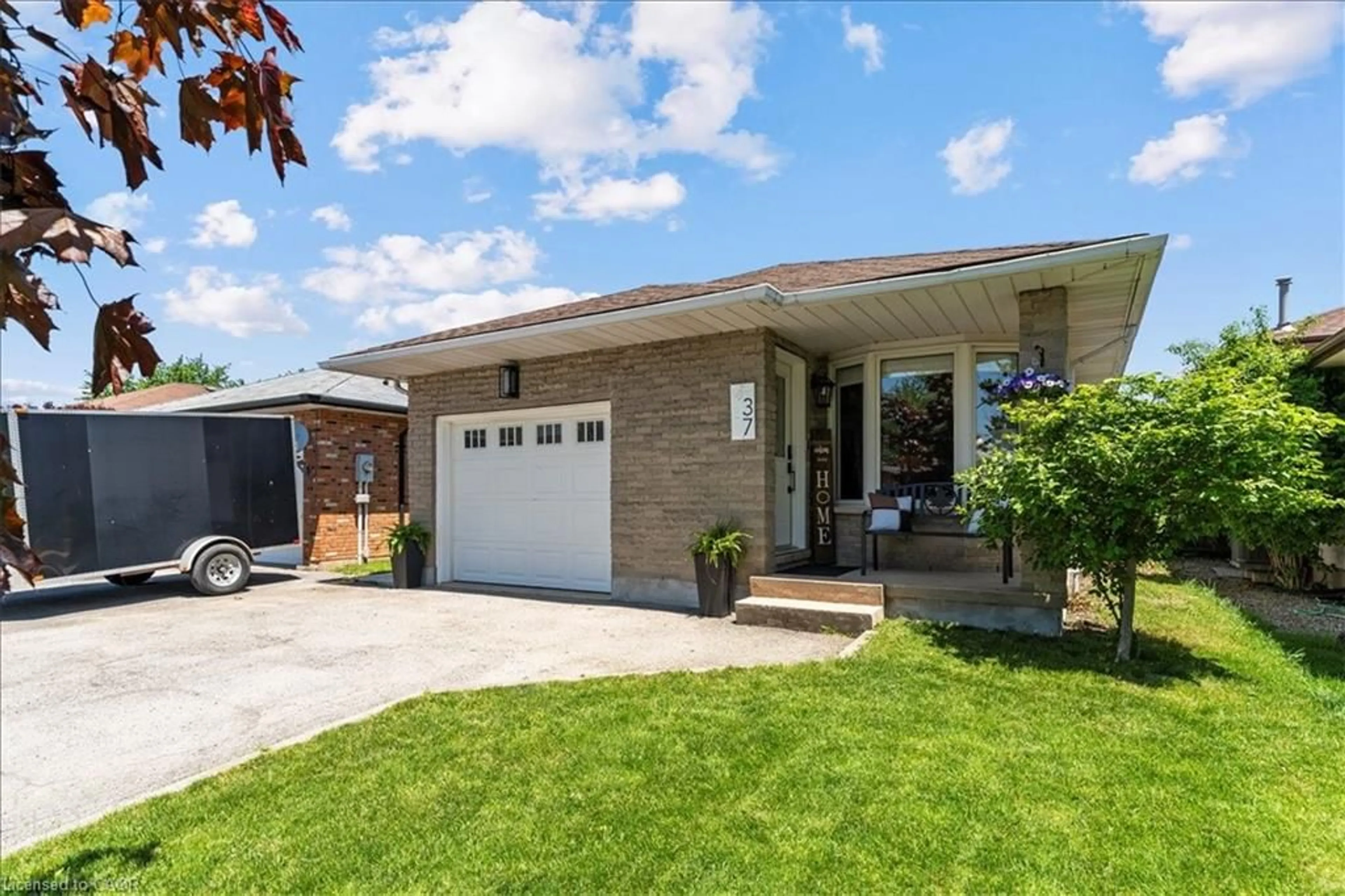 Home with brick exterior material, street for 37 Northridge Dr, Lincoln Ontario L0R 2A0