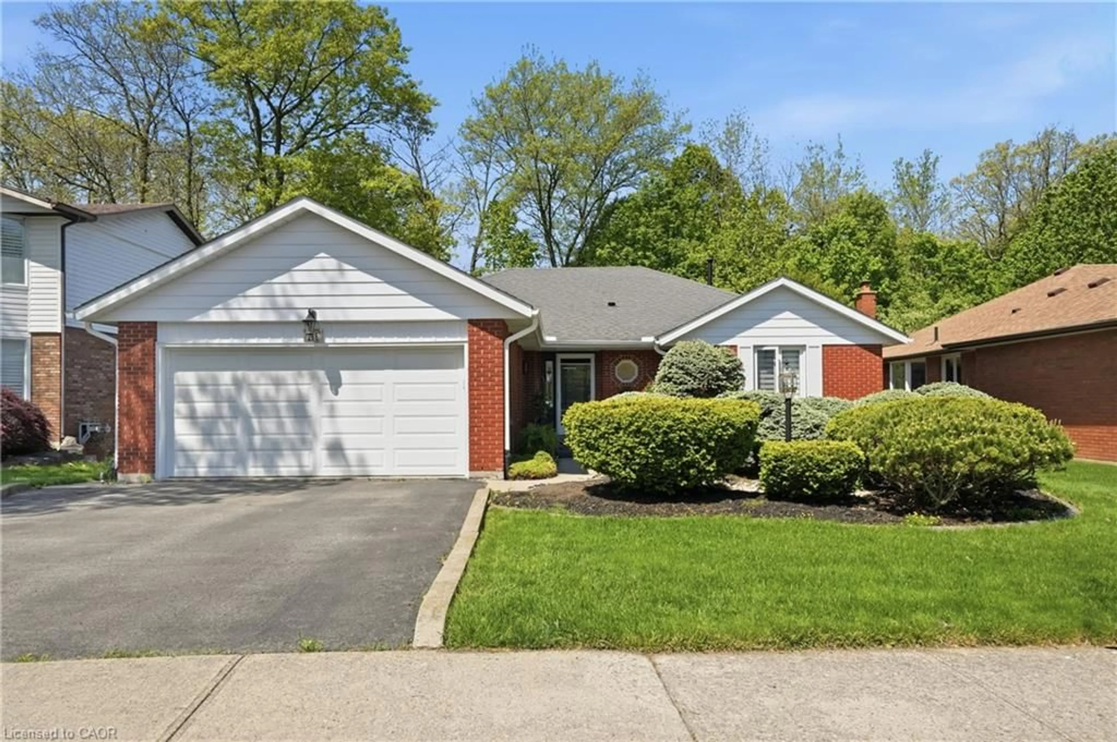 Home with brick exterior material, street for 268 Memorial Dr, Brantford Ontario N3R 7H6