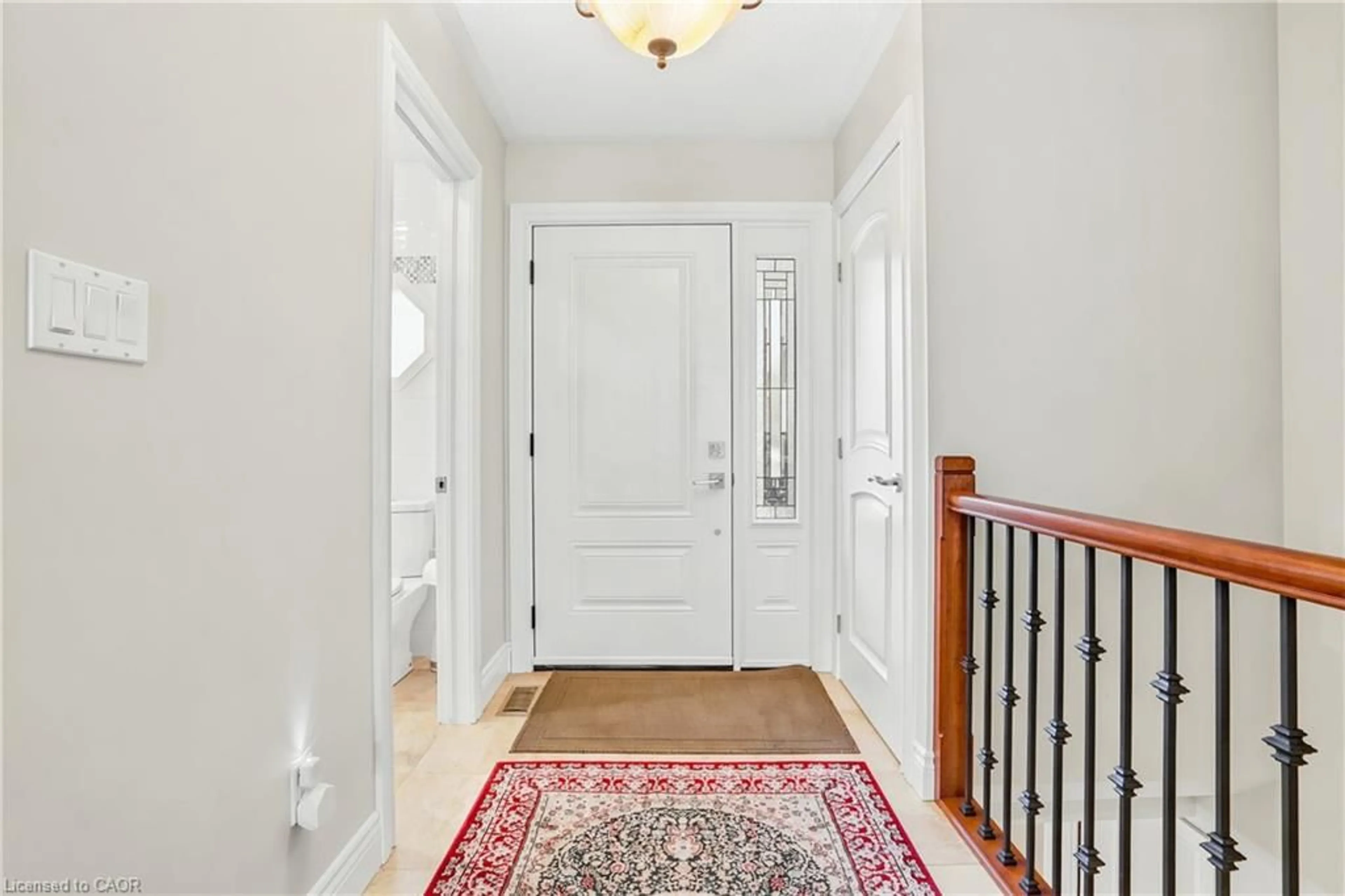 Indoor entryway for 268 Memorial Dr, Brantford Ontario N3R 7H6