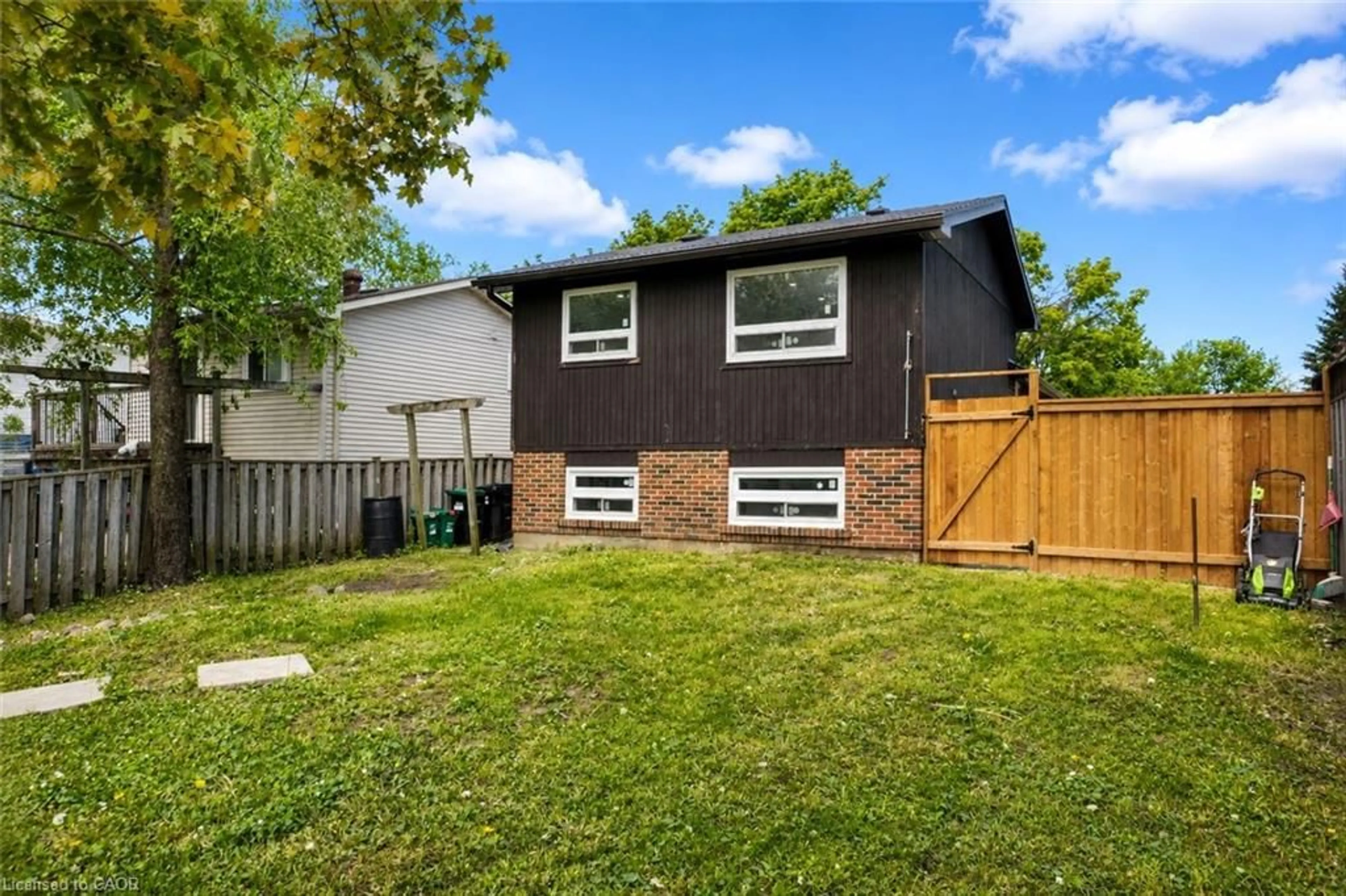 Unknown for 45 Austen Lane, Barrie Ontario L4N 4V4
