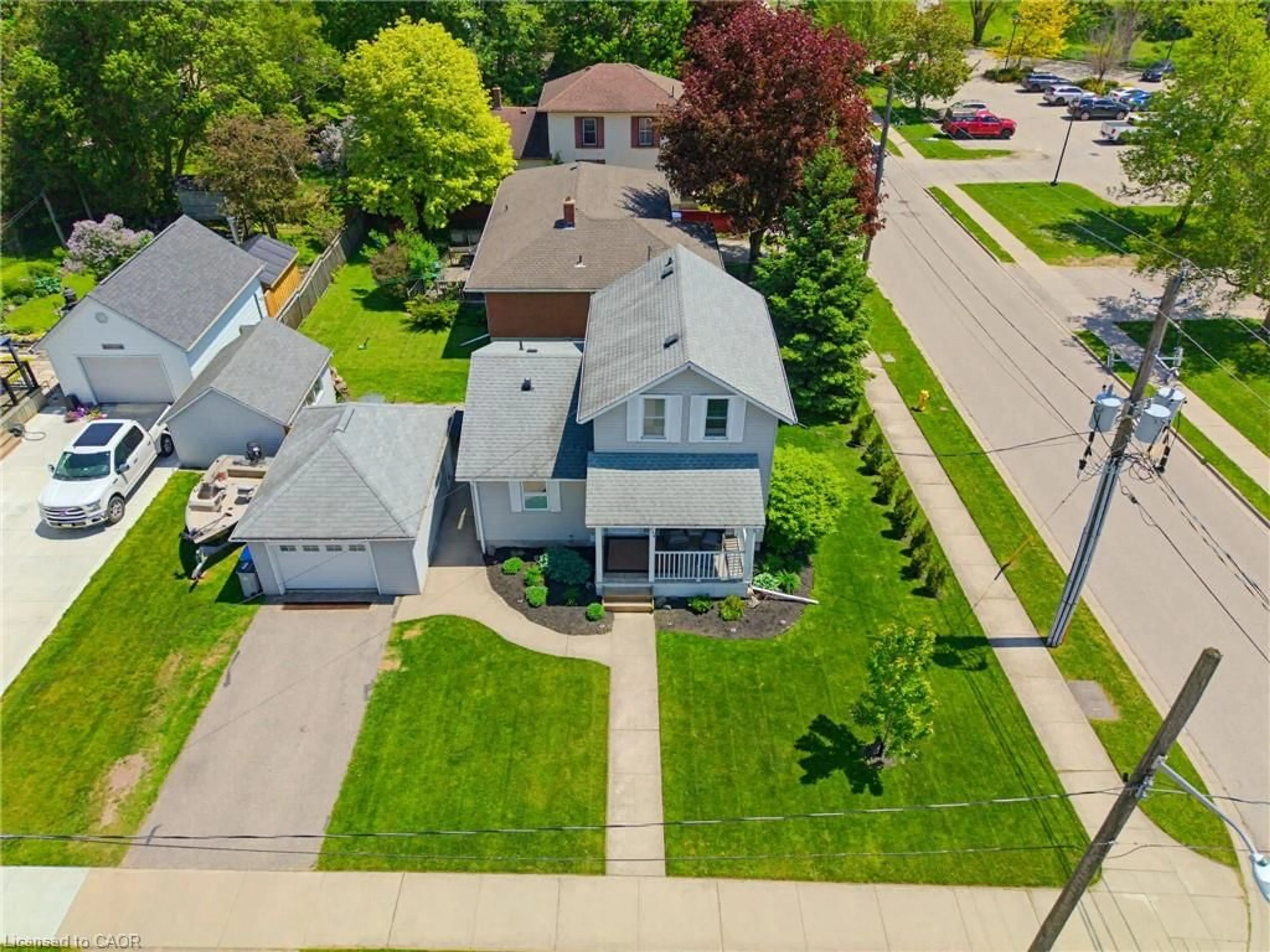 A pic from outside/outdoor area/front of a property/back of a property/a pic from drone, street for 454 York Ave, Listowel Ontario N4W 2X7