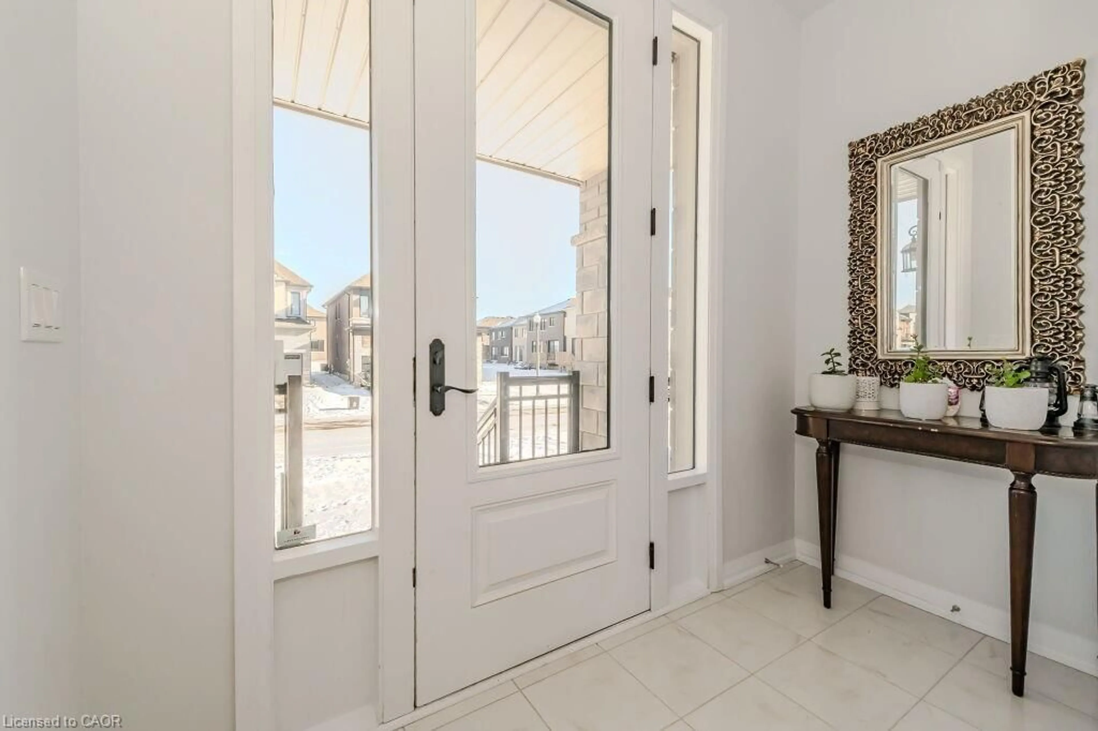 Indoor entryway for 53 Mackay Dr, Woodstock Ontario N4T 0N8
