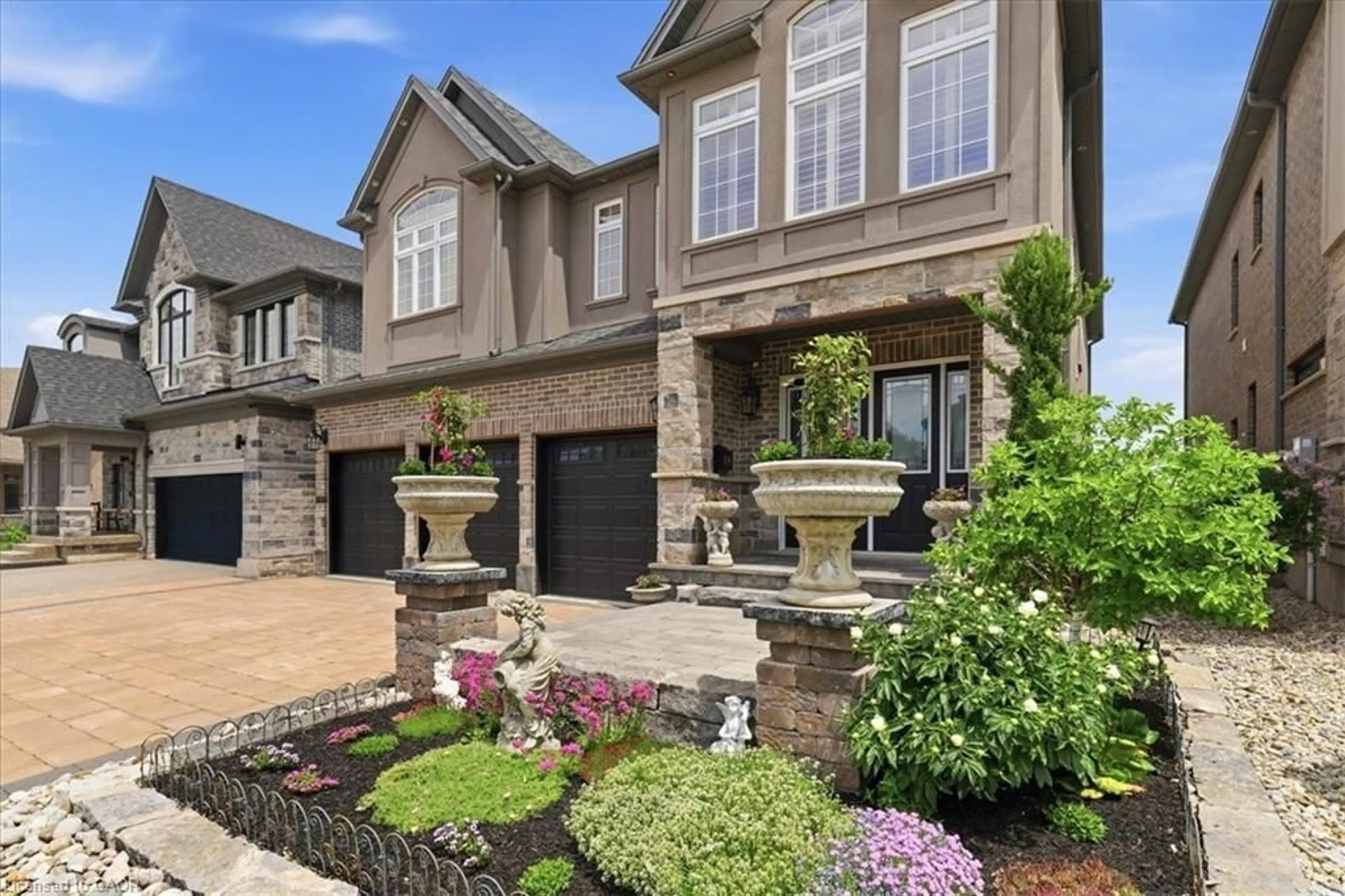 Home with brick exterior material, street for 550 Brittania Cres, Kitchener Ontario N2R 0B1