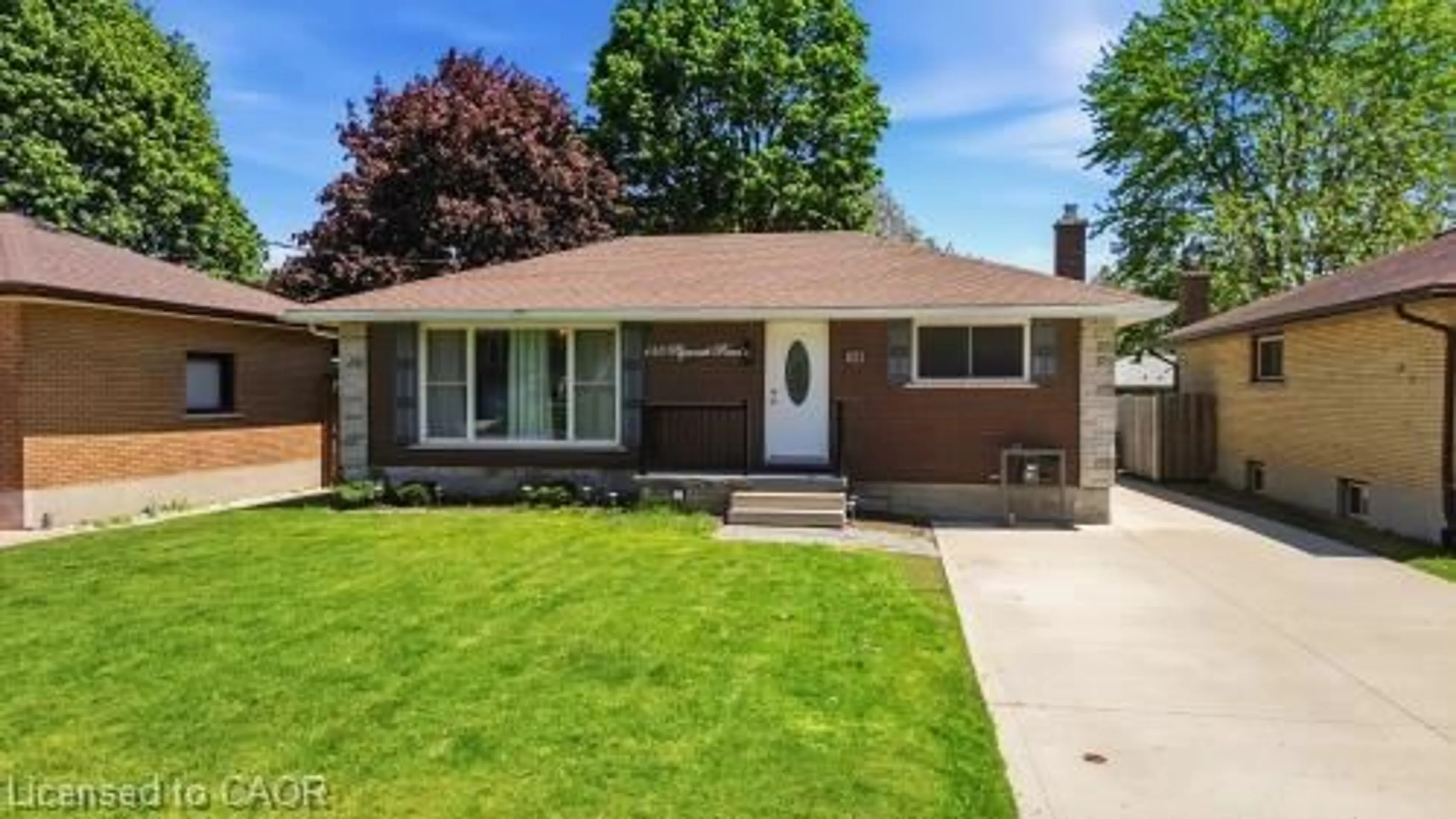 Home with vinyl exterior material, street for 158 Plymouth Rd, Kitchener Ontario N2G 3G5