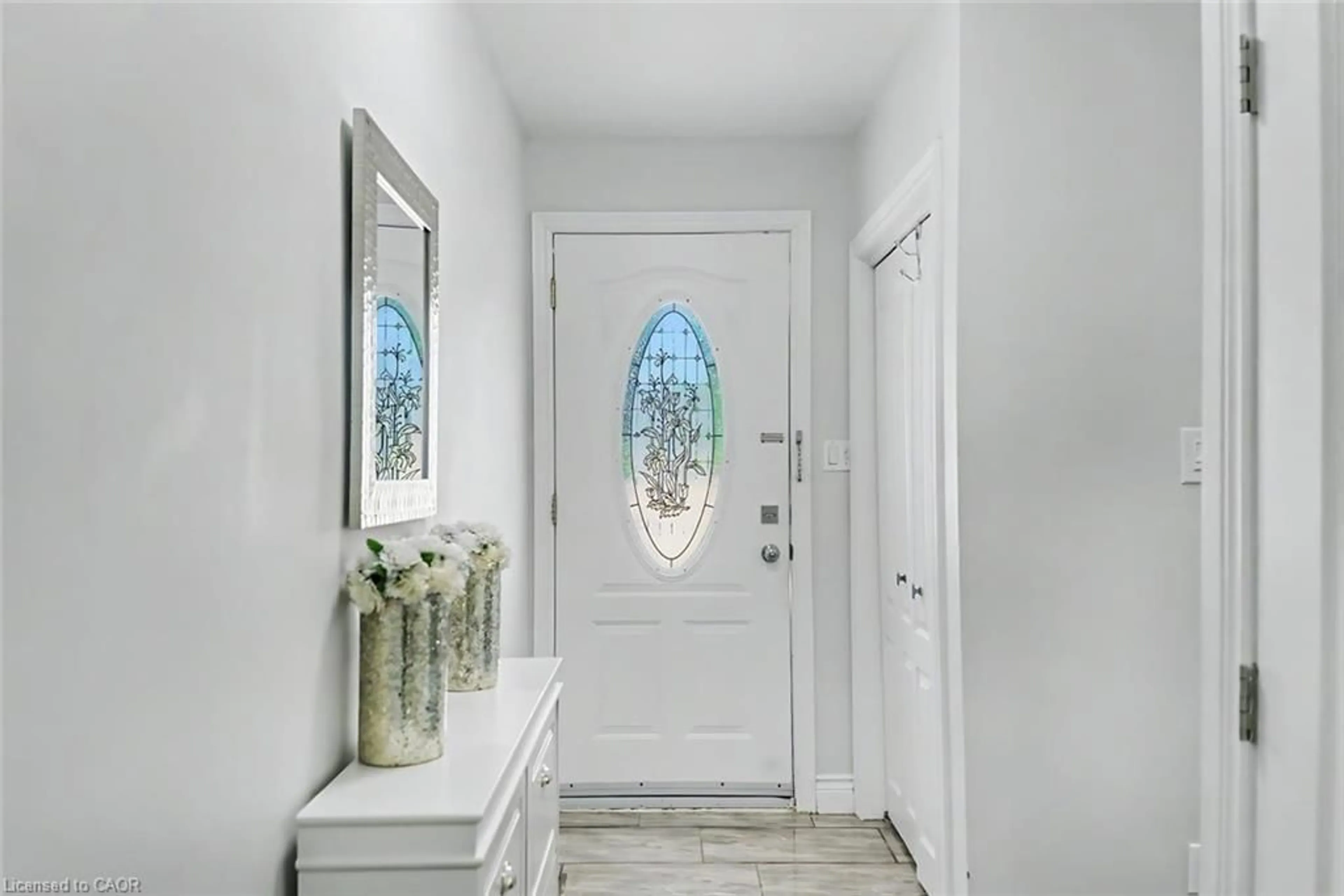 Indoor entryway for 158 Plymouth Rd, Kitchener Ontario N2G 3G5