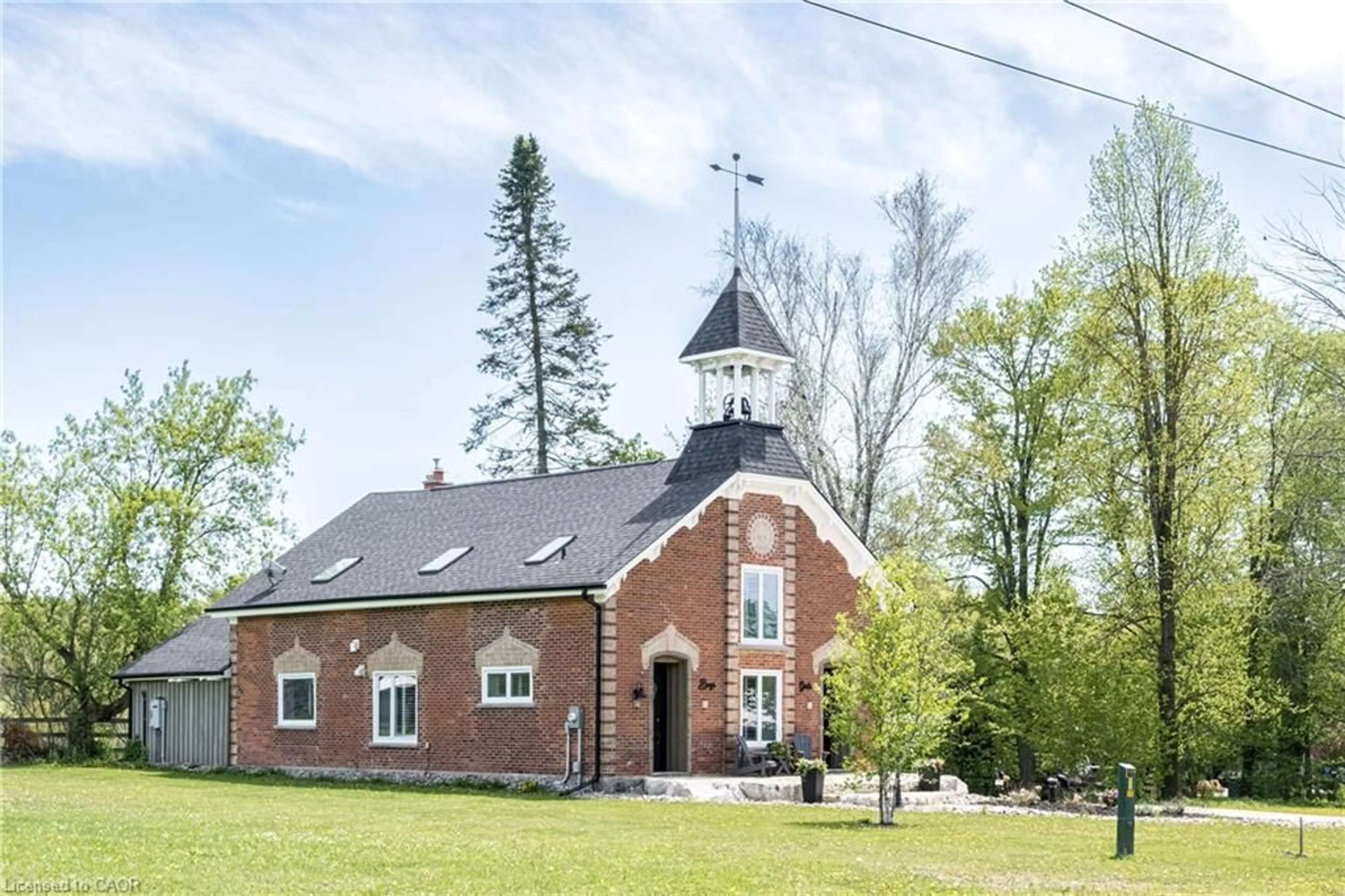 Home with brick exterior material, building for 9069 Erin-East Garafraxa Tline, Erin Ontario L0N 1N0