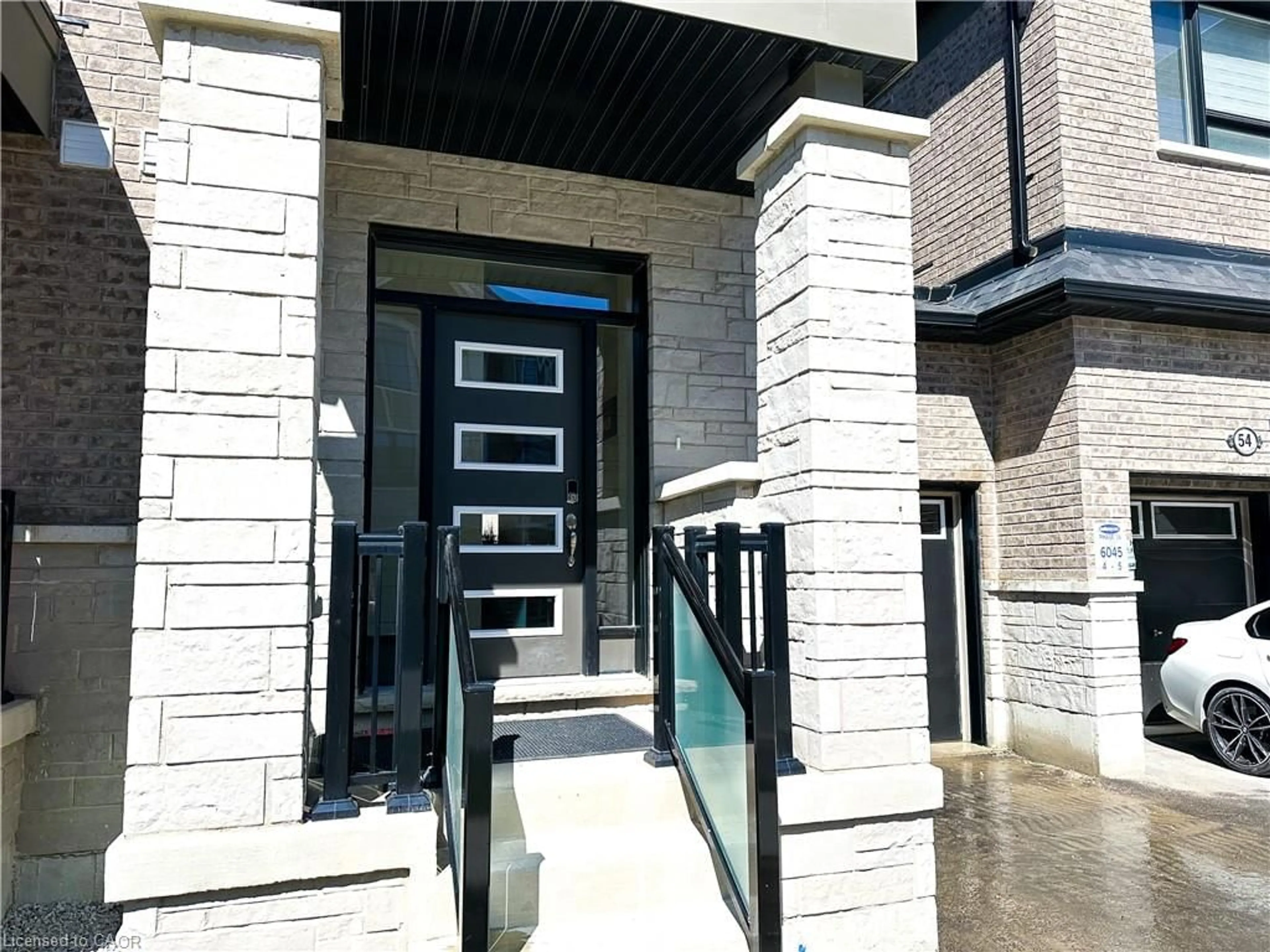 Indoor foyer for 56 Keppel Cir, Brampton Ontario L7A 0B6