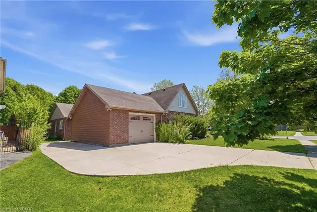 1 Newport Lane, Port Dover 2