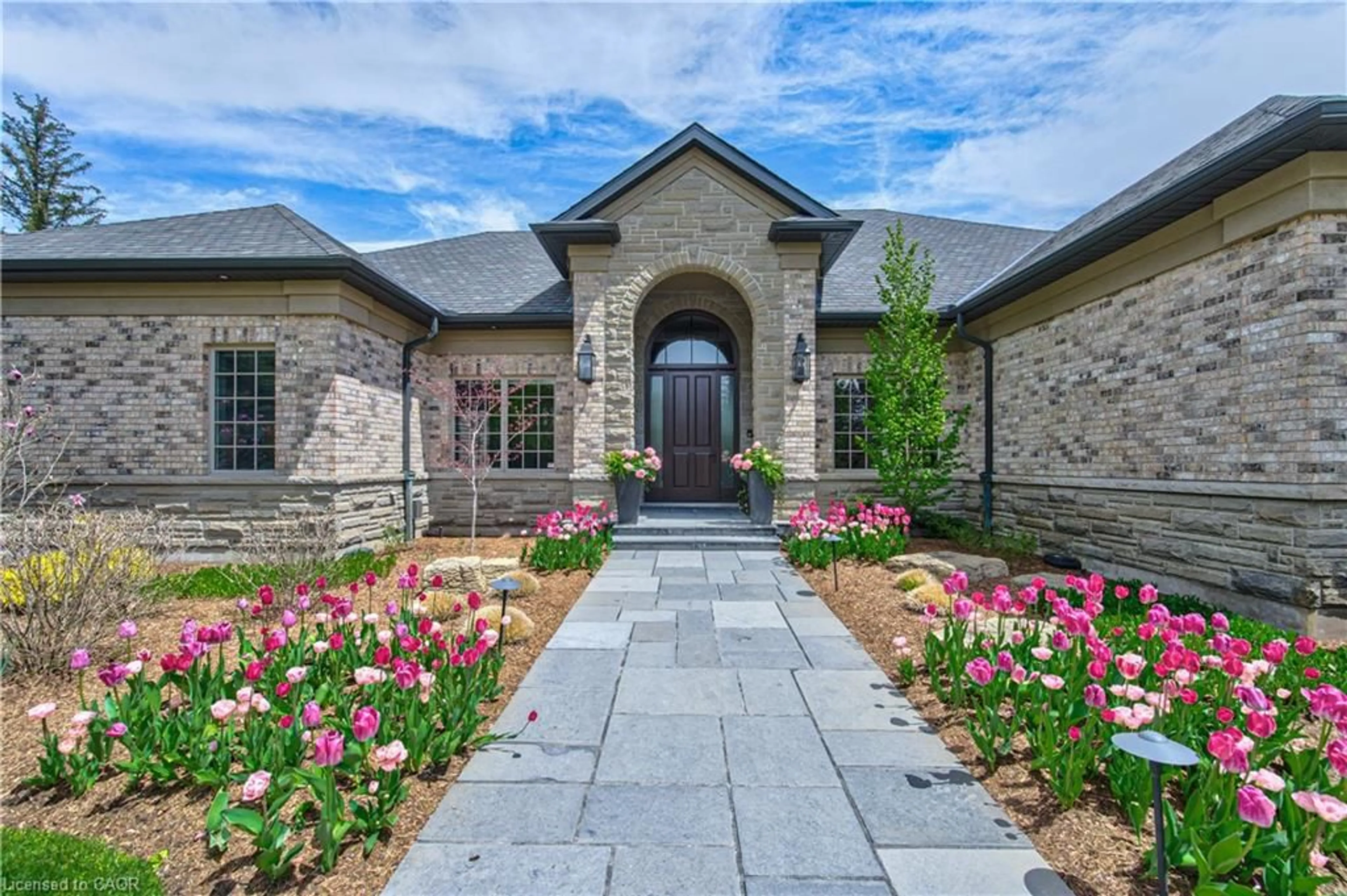 Home with brick exterior material, unknown for 4485 Side 10 Rd, Cambridge Ontario N3C 2V4