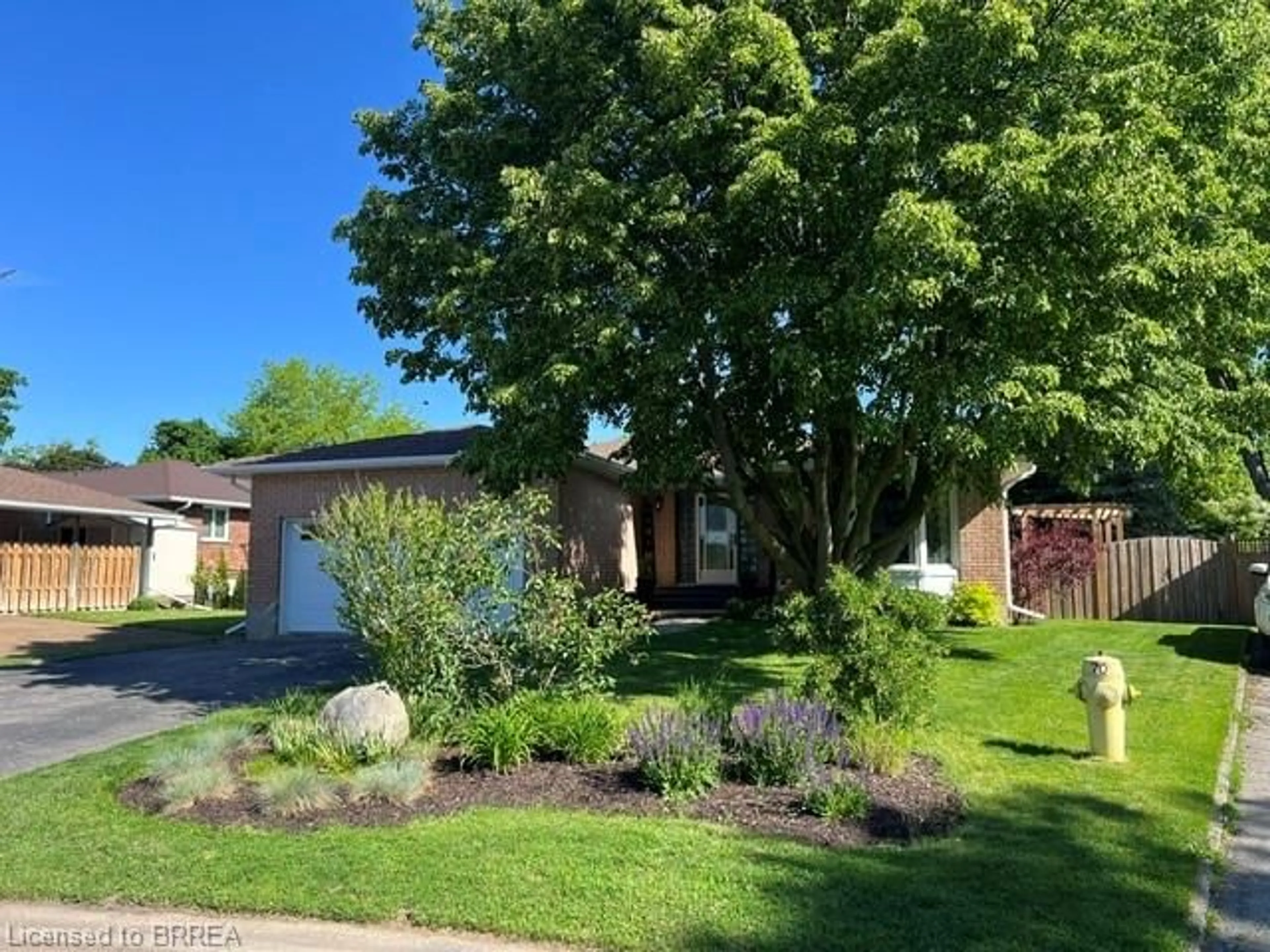 A pic from outside/outdoor area/front of a property/back of a property/a pic from drone, street for 5 Baltic Cir, Waterford Ontario N0E 1Y0