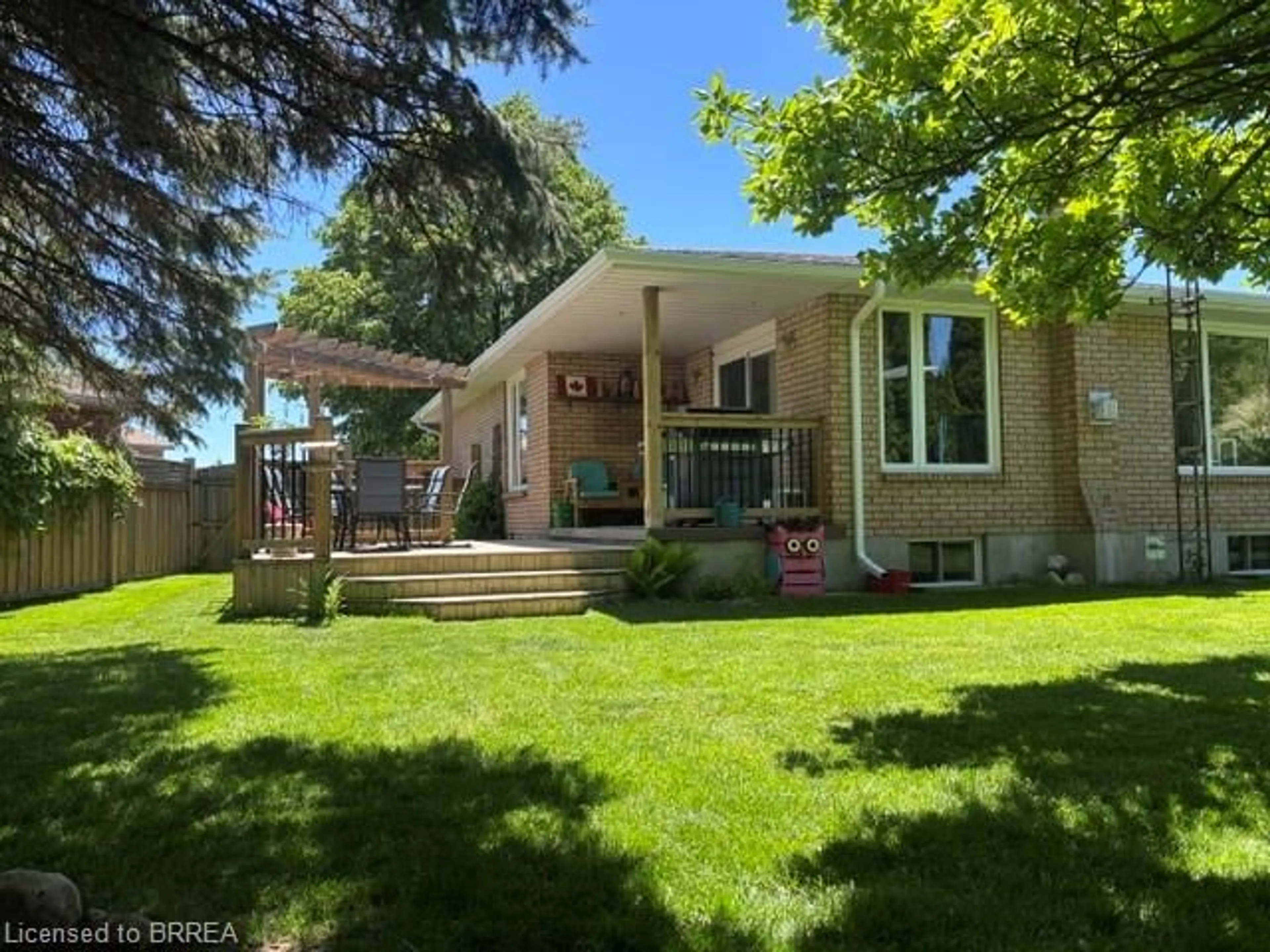 A pic from outside/outdoor area/front of a property/back of a property/a pic from drone, street for 5 Baltic Cir, Waterford Ontario N0E 1Y0