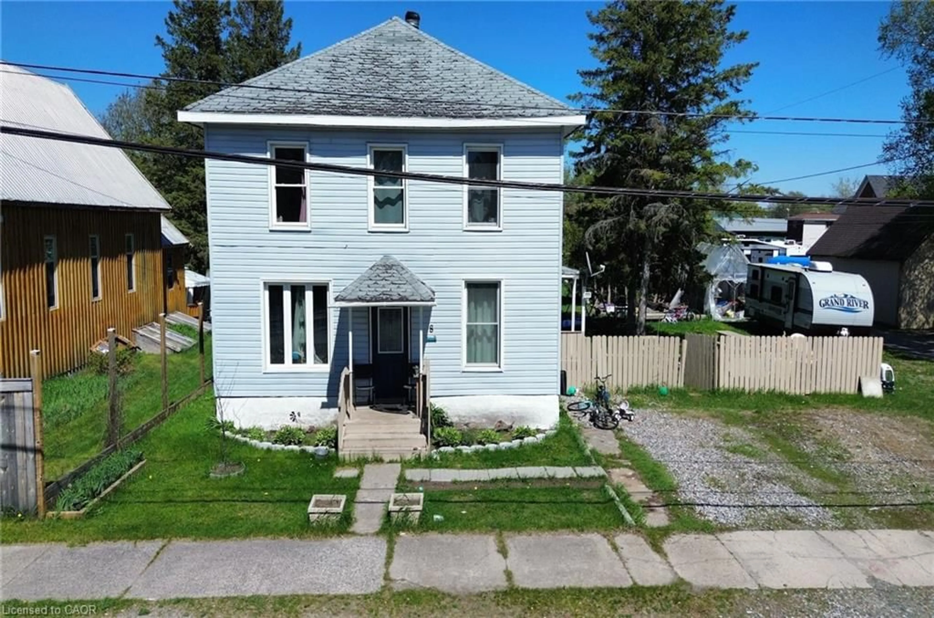 A pic from outside/outdoor area/front of a property/back of a property/a pic from drone, street for 8 Nelson St, Webbwood Ontario P0P 2G0