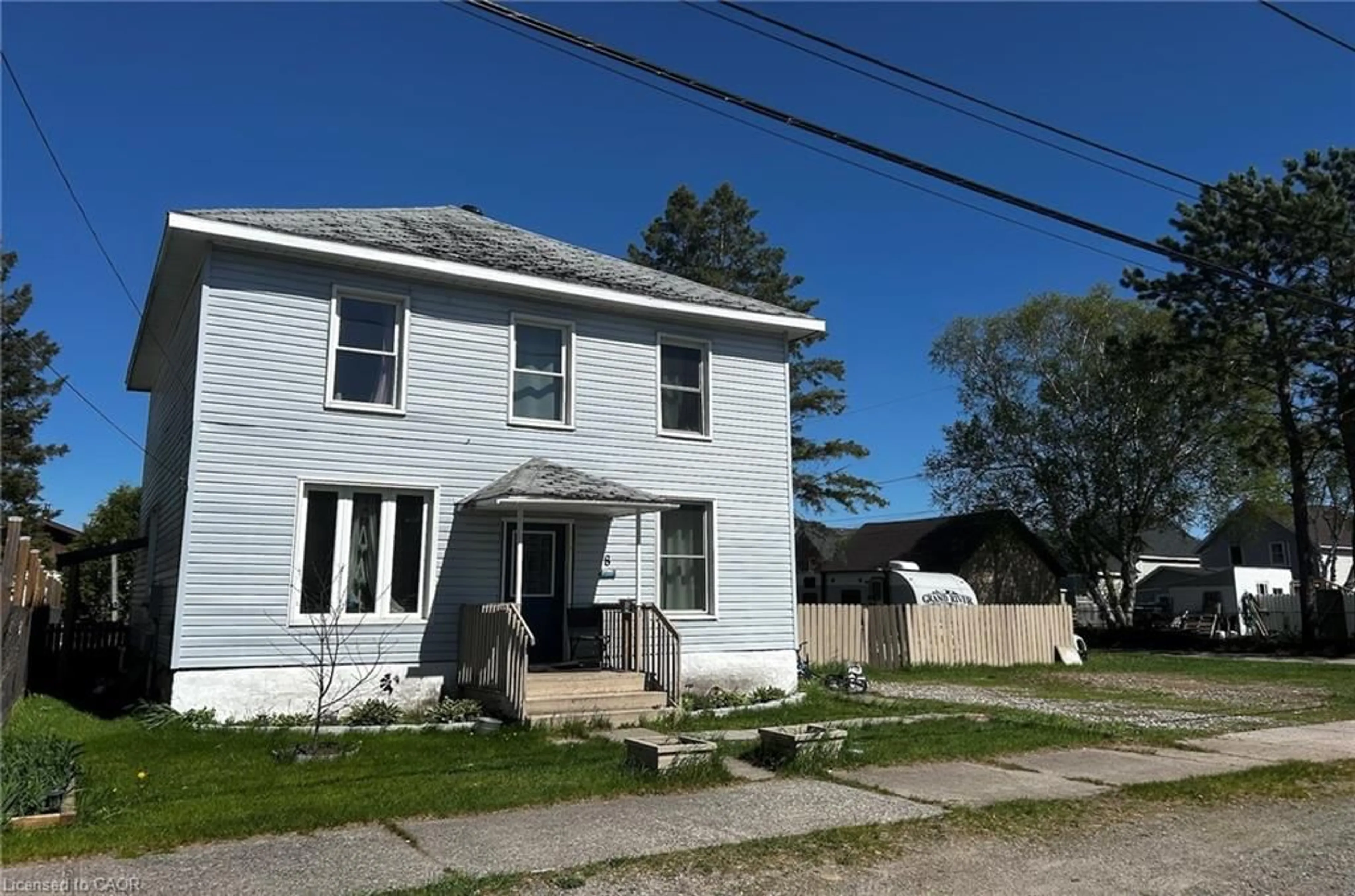 A pic from outside/outdoor area/front of a property/back of a property/a pic from drone, building for 8 Nelson St, Webbwood Ontario P0P 2G0