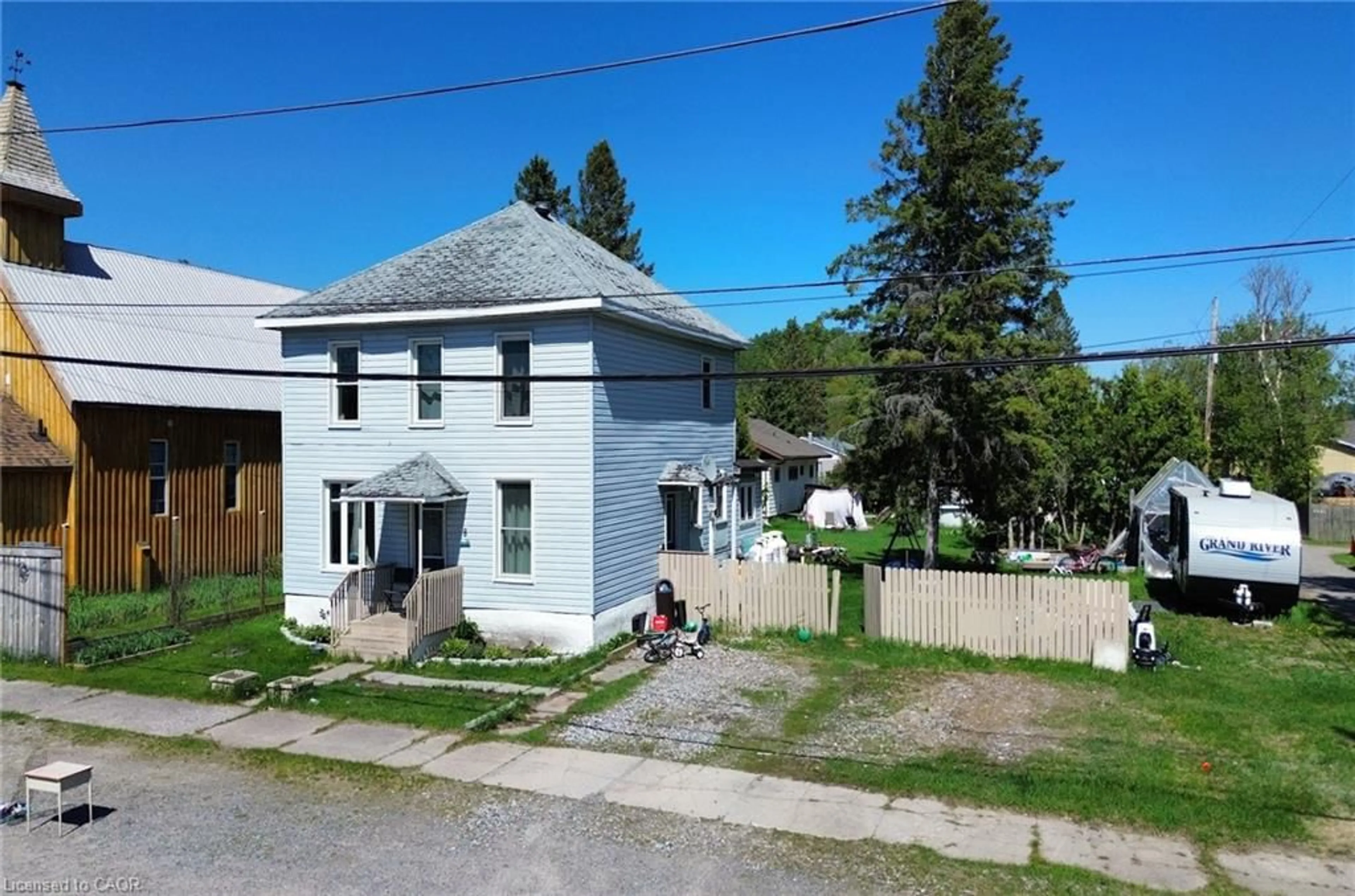 A pic from outside/outdoor area/front of a property/back of a property/a pic from drone, street for 8 Nelson St, Webbwood Ontario P0P 2G0