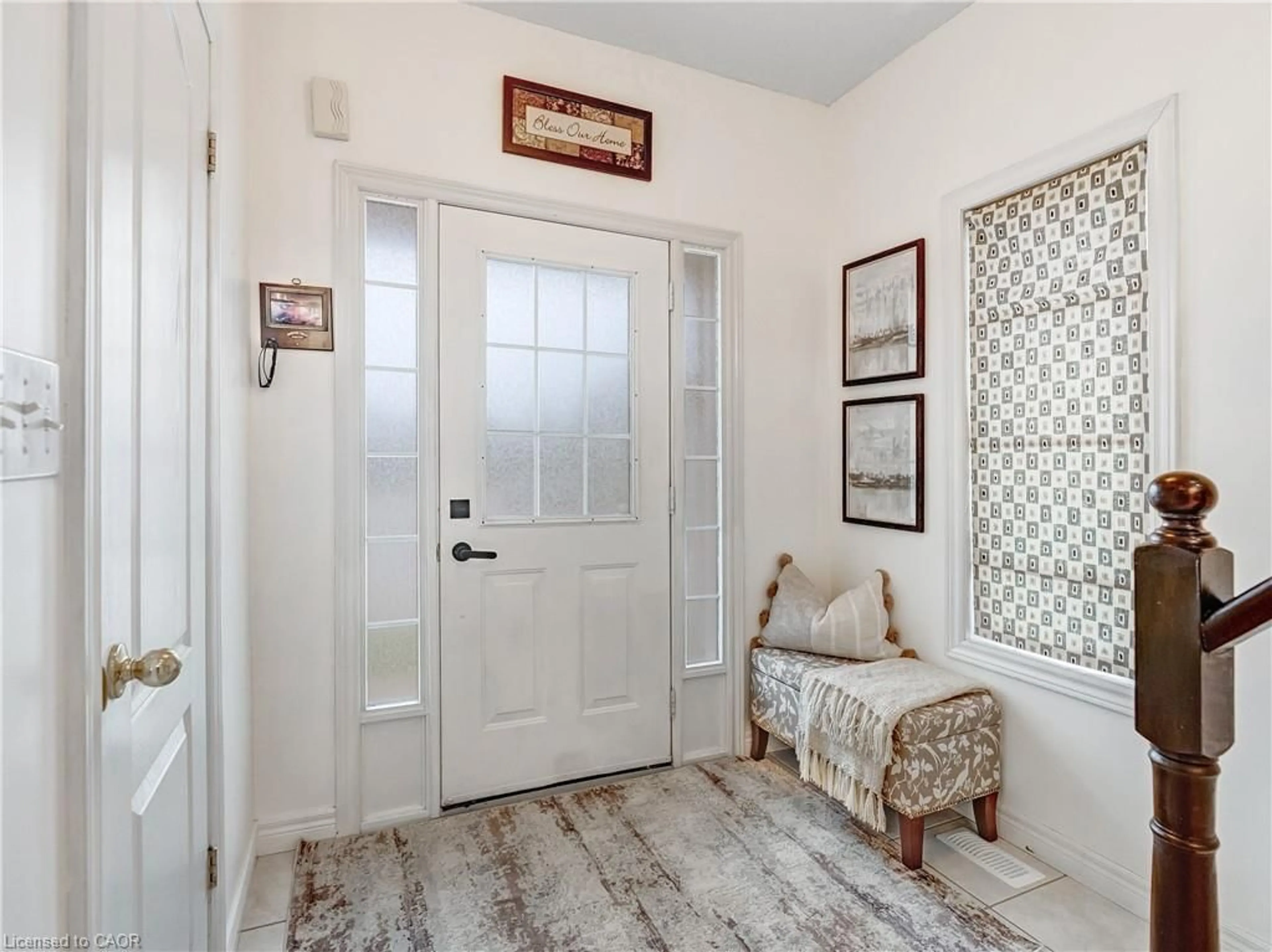 Indoor entryway for 2229 Walker's Line #6, Burlington Ontario L7M 4X4
